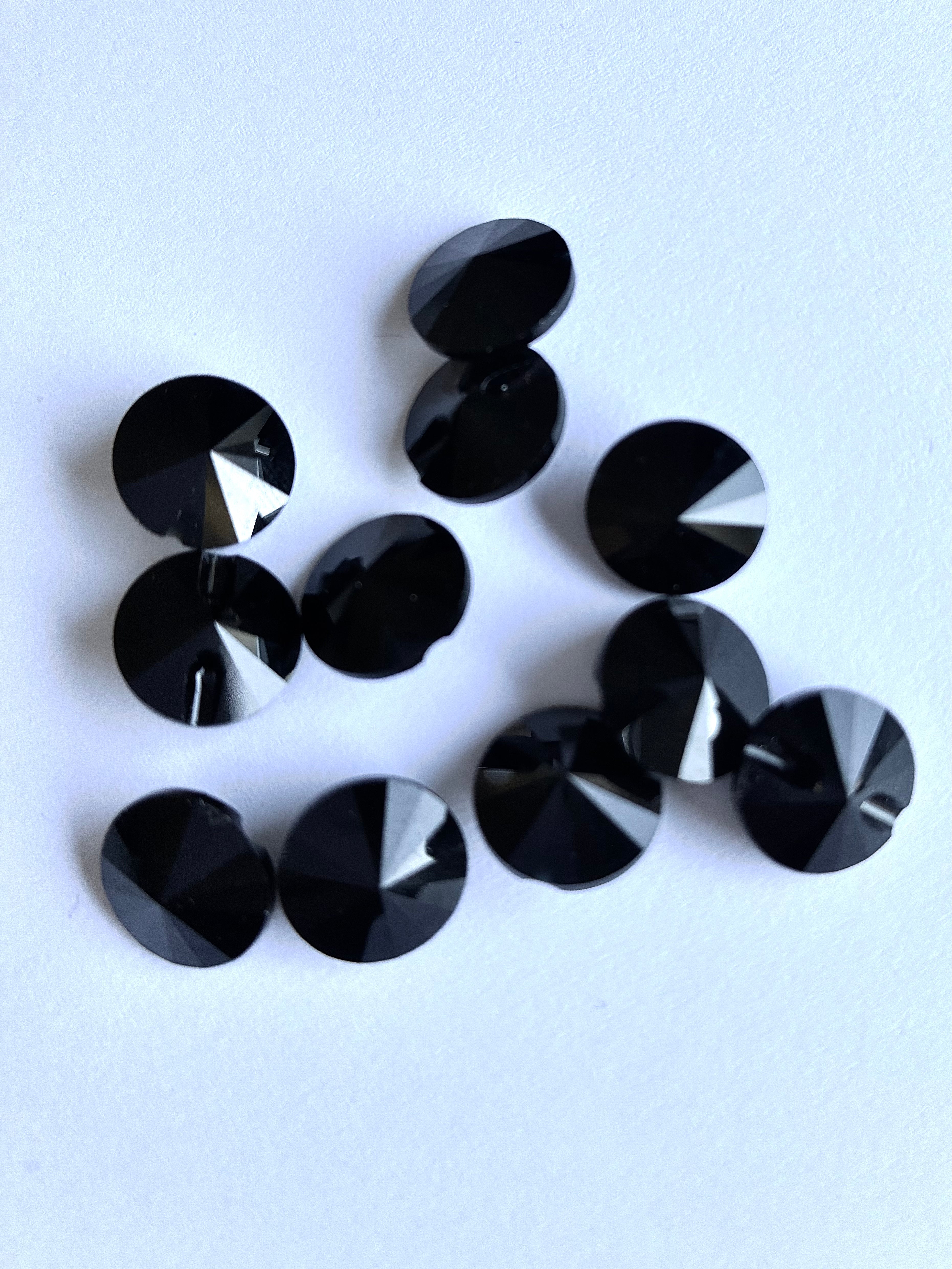 3016. Crystal round button 10 mm.