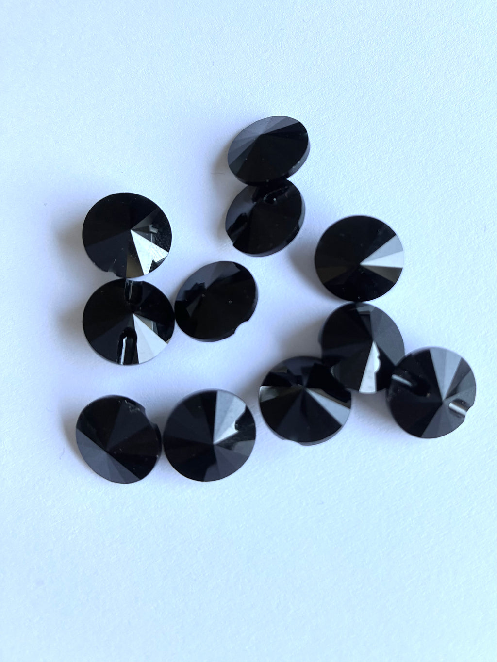 3016. Crystal round button 10 mm.