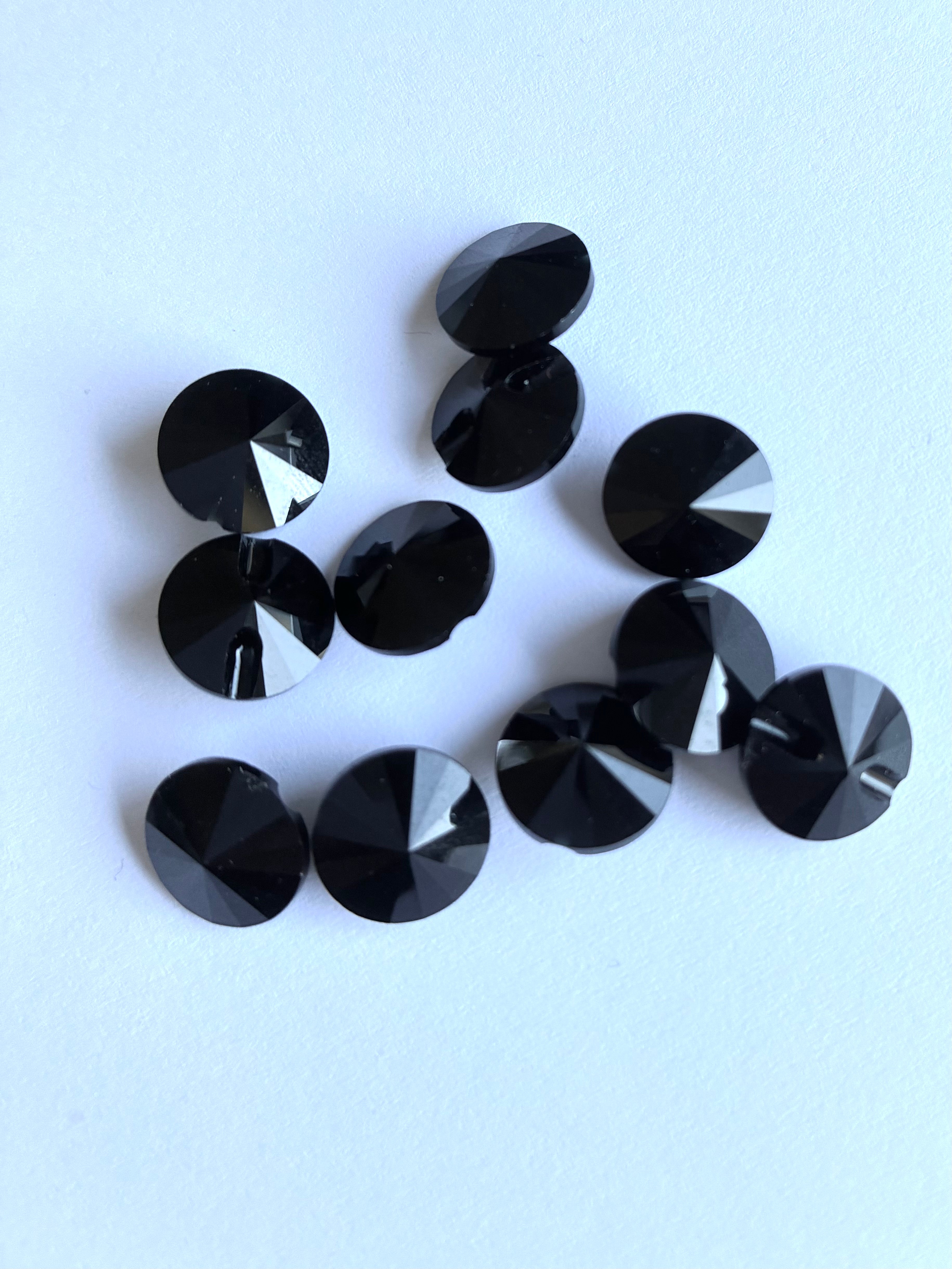 3016. Crystal round button 10 mm.
