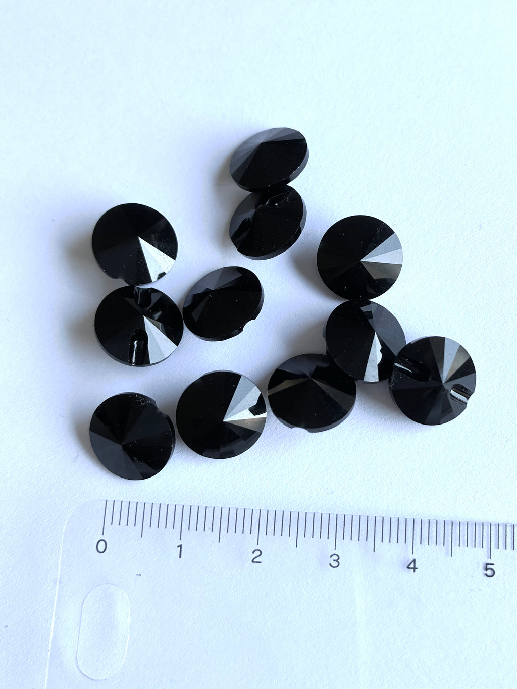 3016. Crystal round button 10 mm.