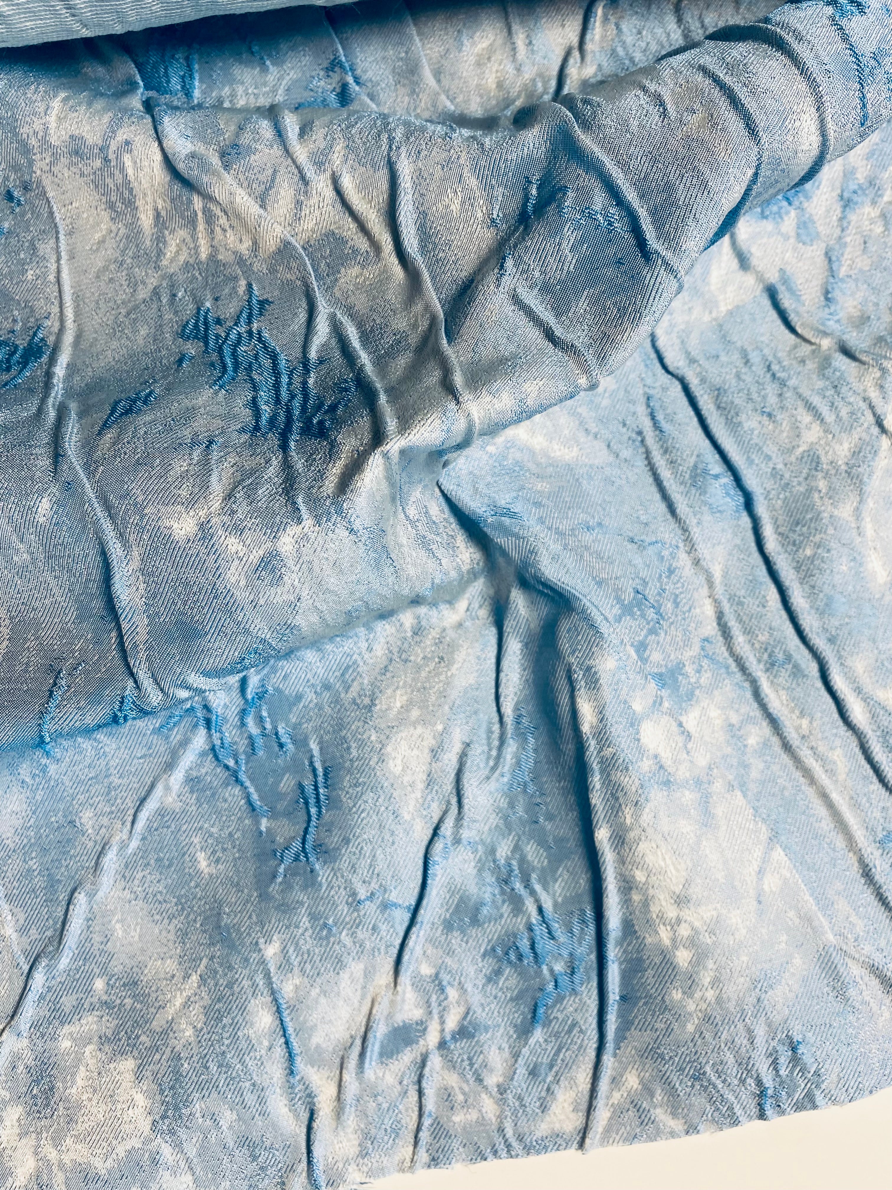 103MX. Silk blend brocade cloqué.