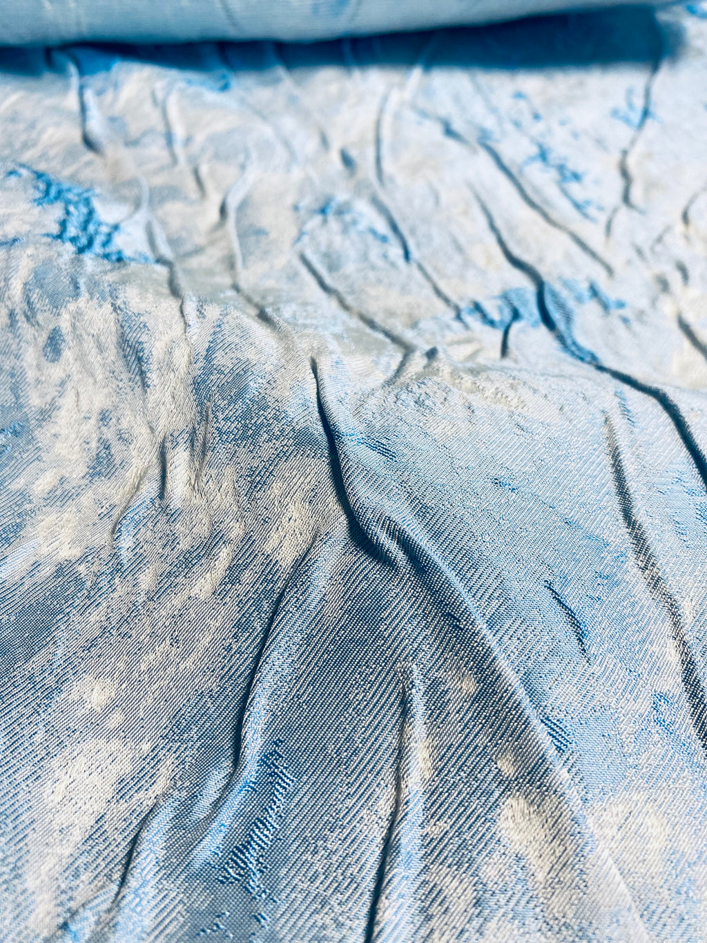 103MX. Silk blend brocade cloqué.