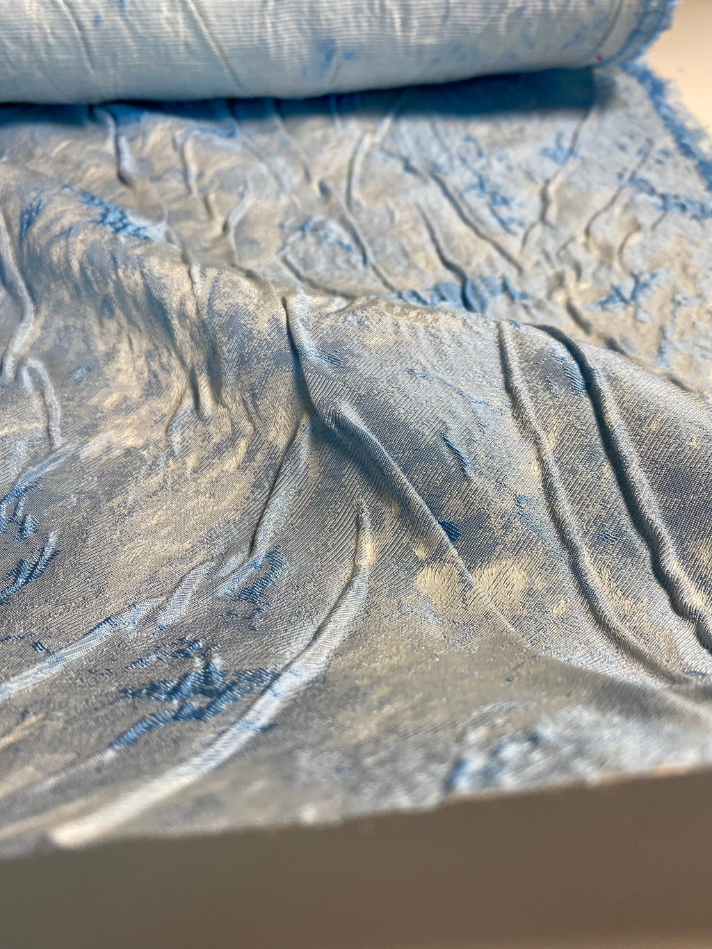 103MX. Silk blend brocade cloqué.