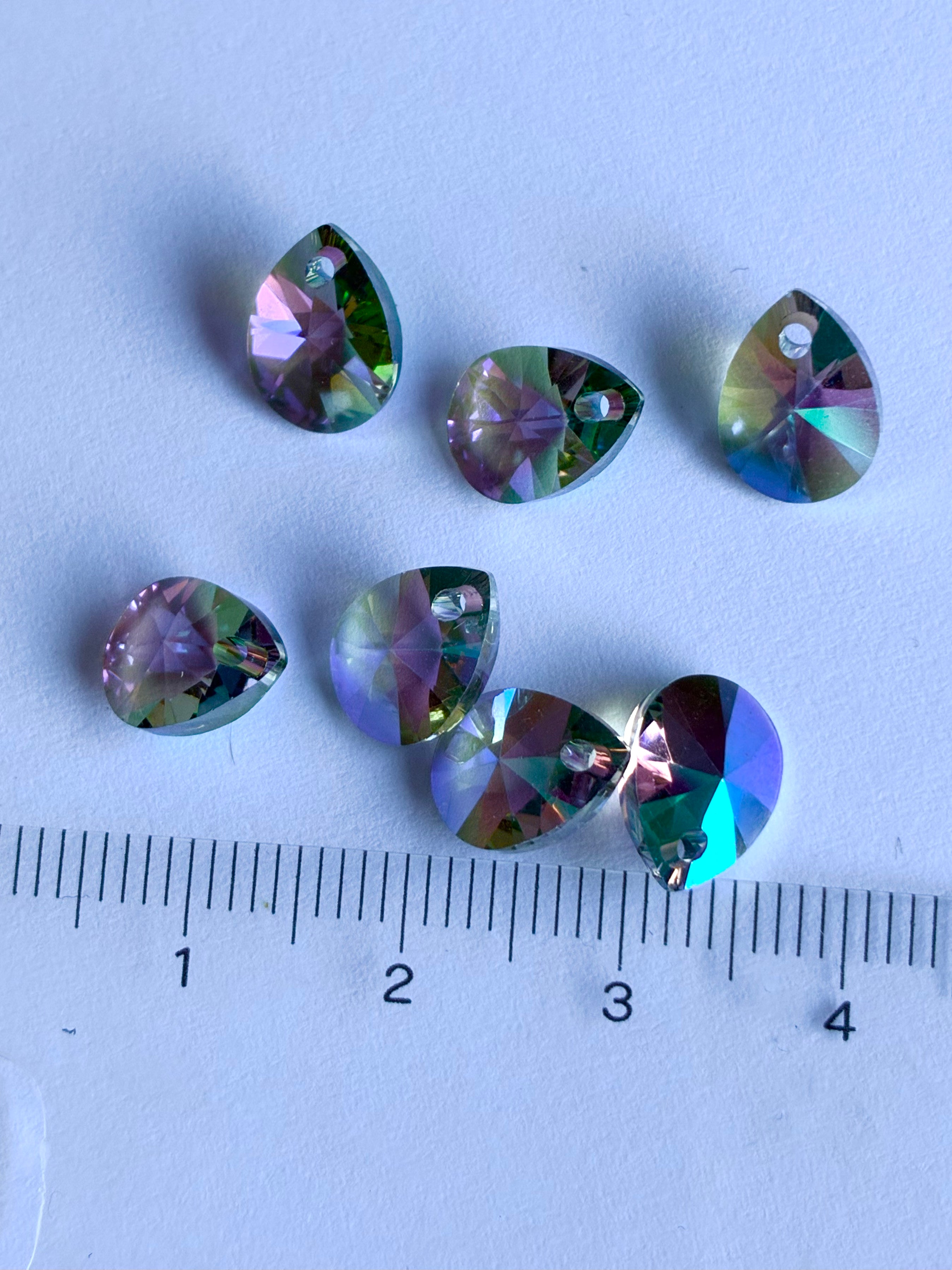 61283. Crystal drops 11x8mm.