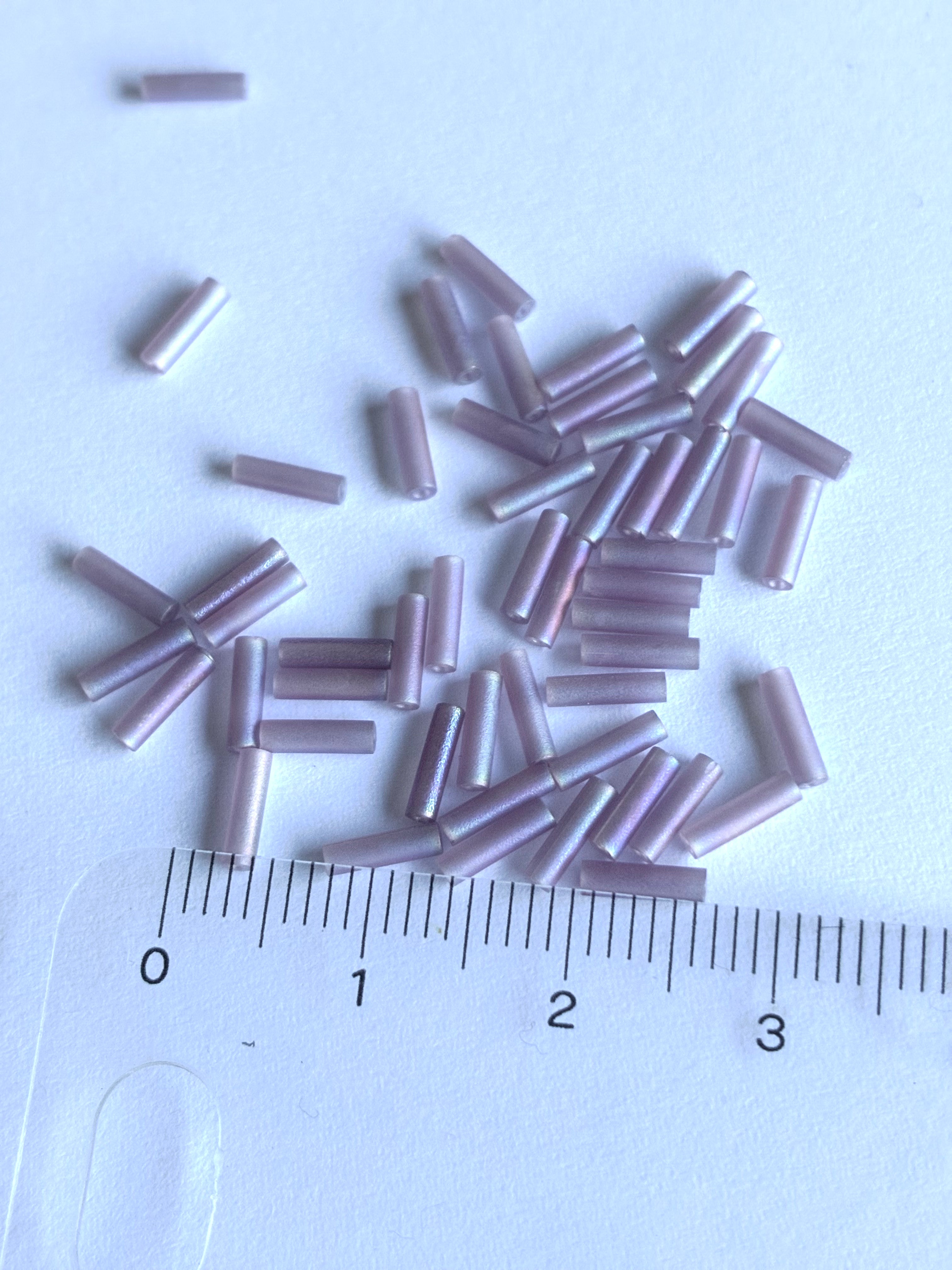 1421. Glass tube beads 6mm.