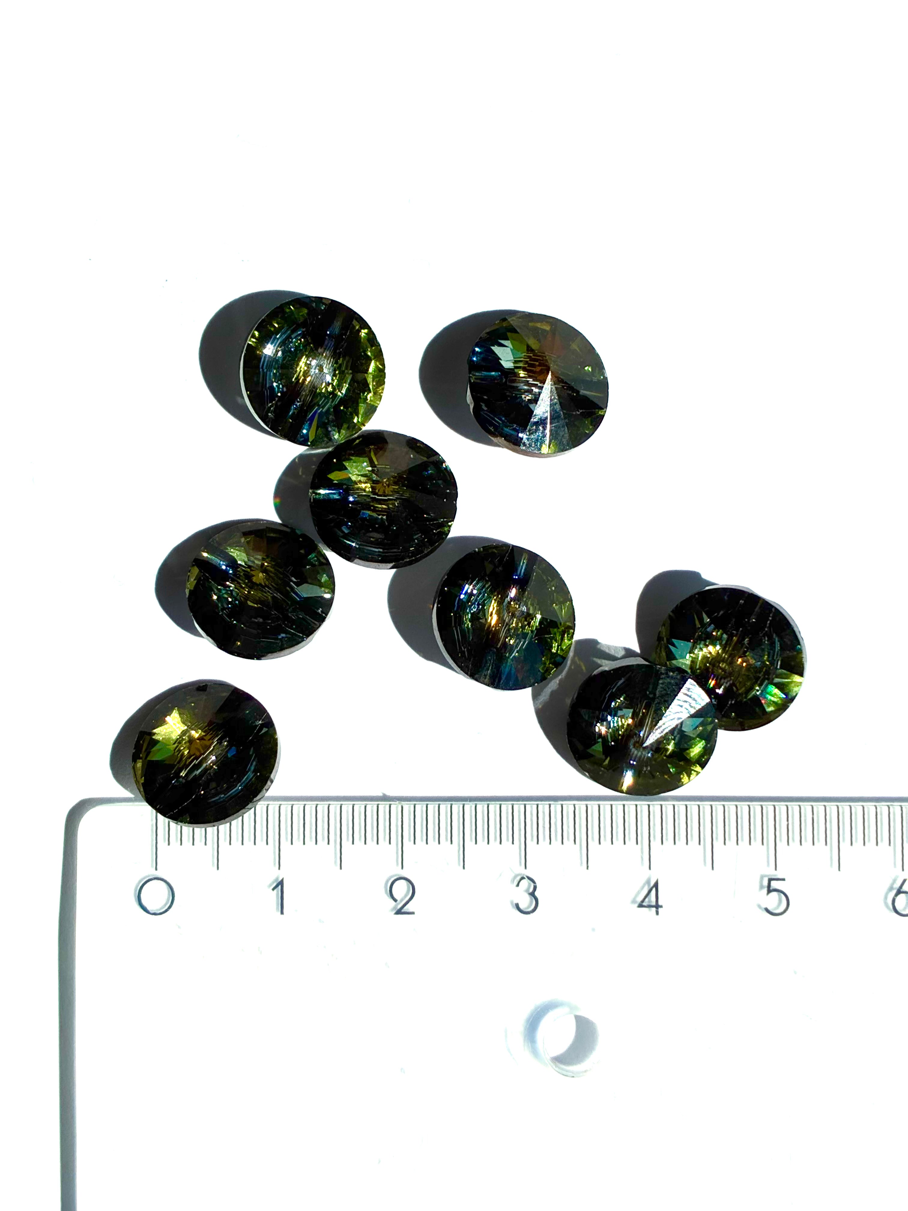 3025. Crystal round button 12 mm.