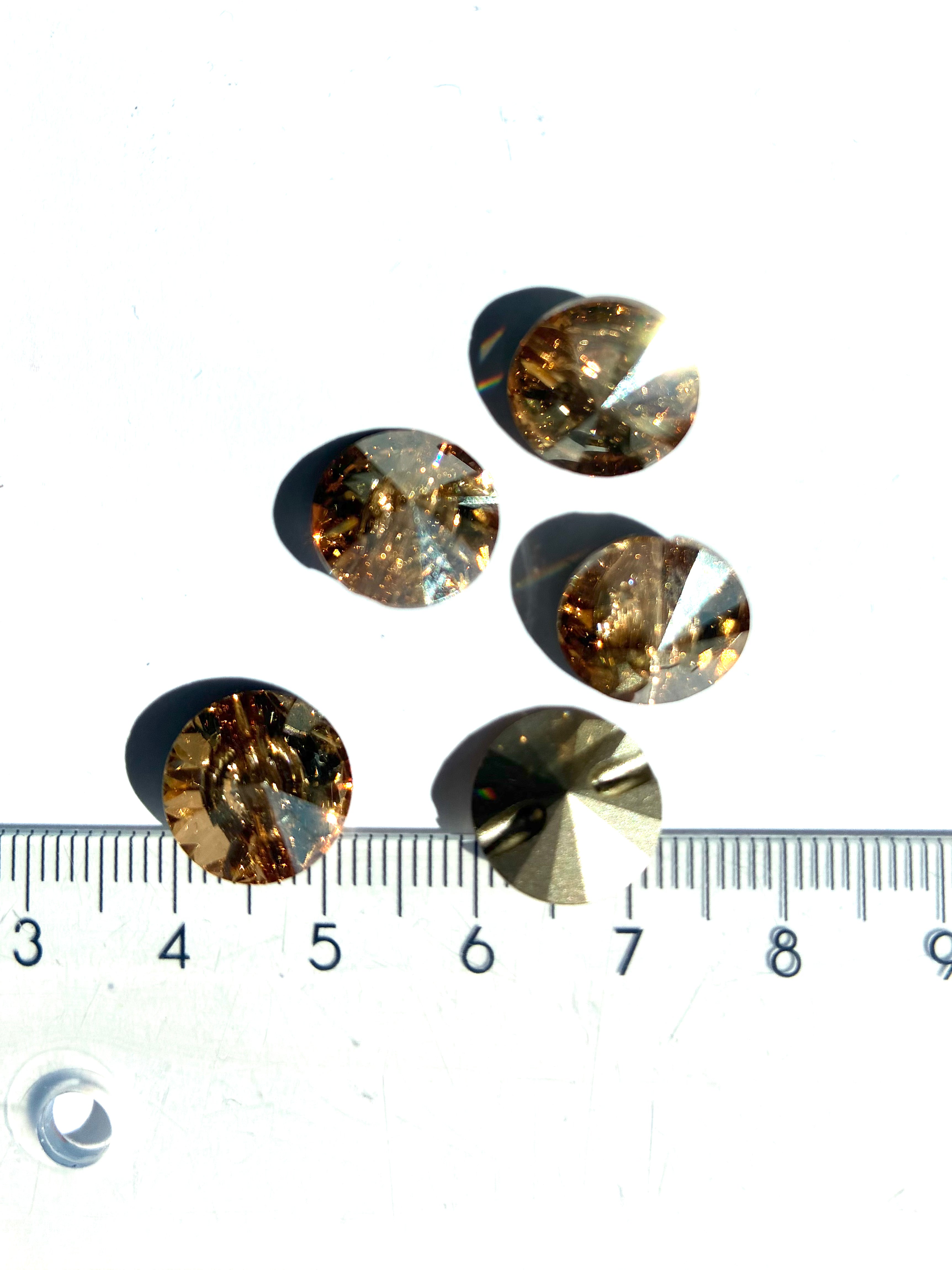 3027. Round crystal button 12 mm.