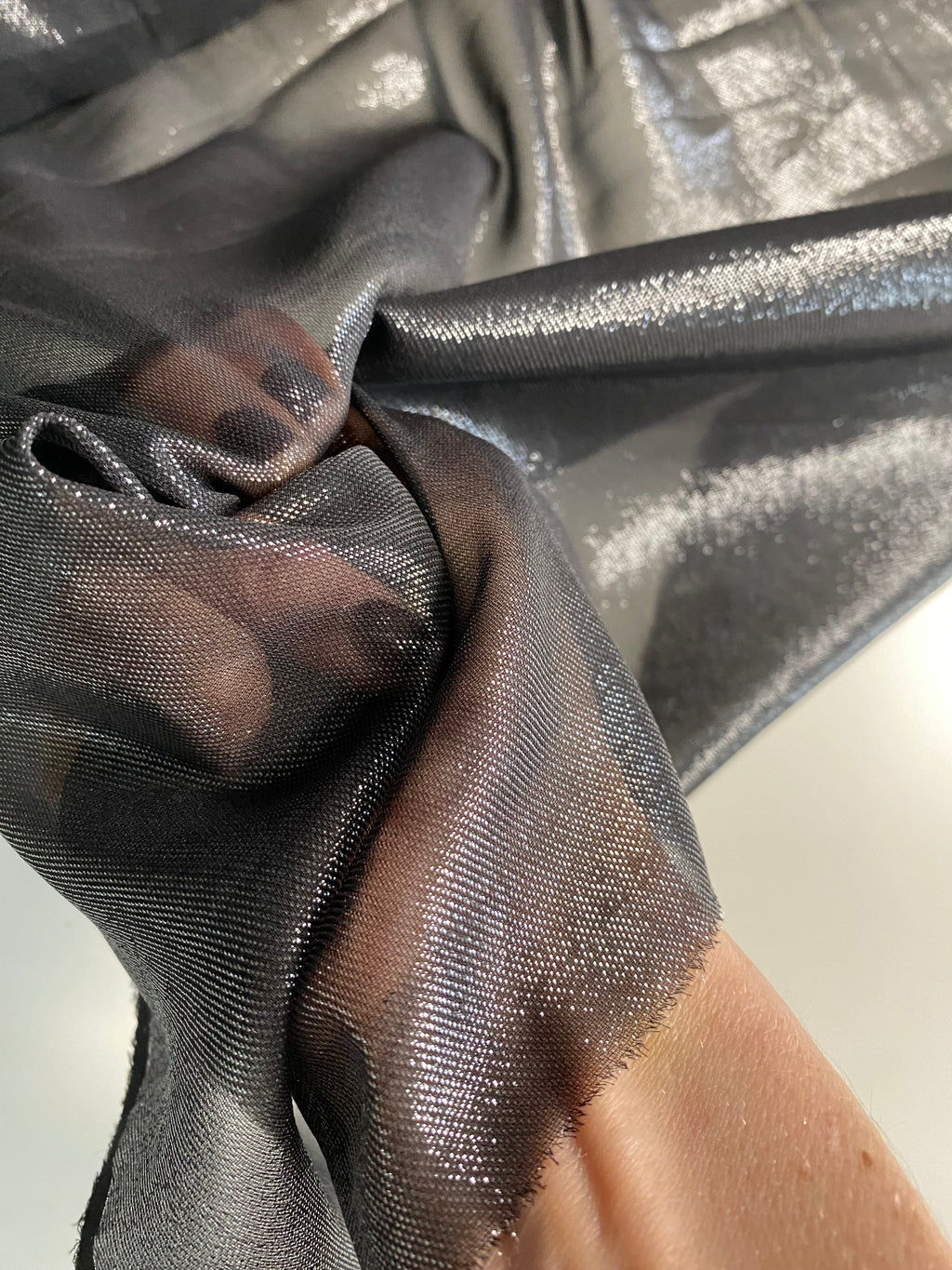 106SM. Thin silk lamé. 60g/m2.