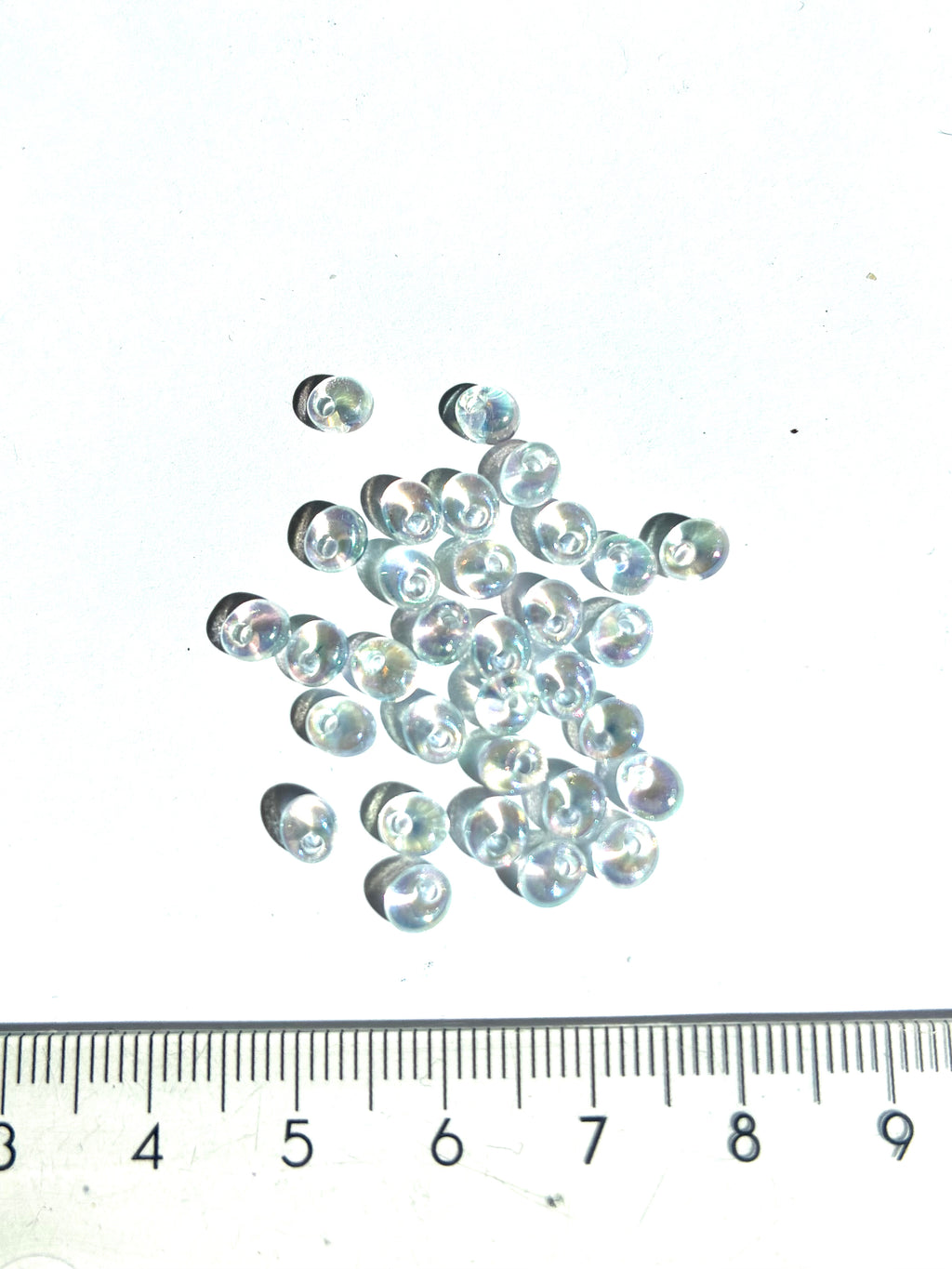 2501. Magatama glass beads 4mm.