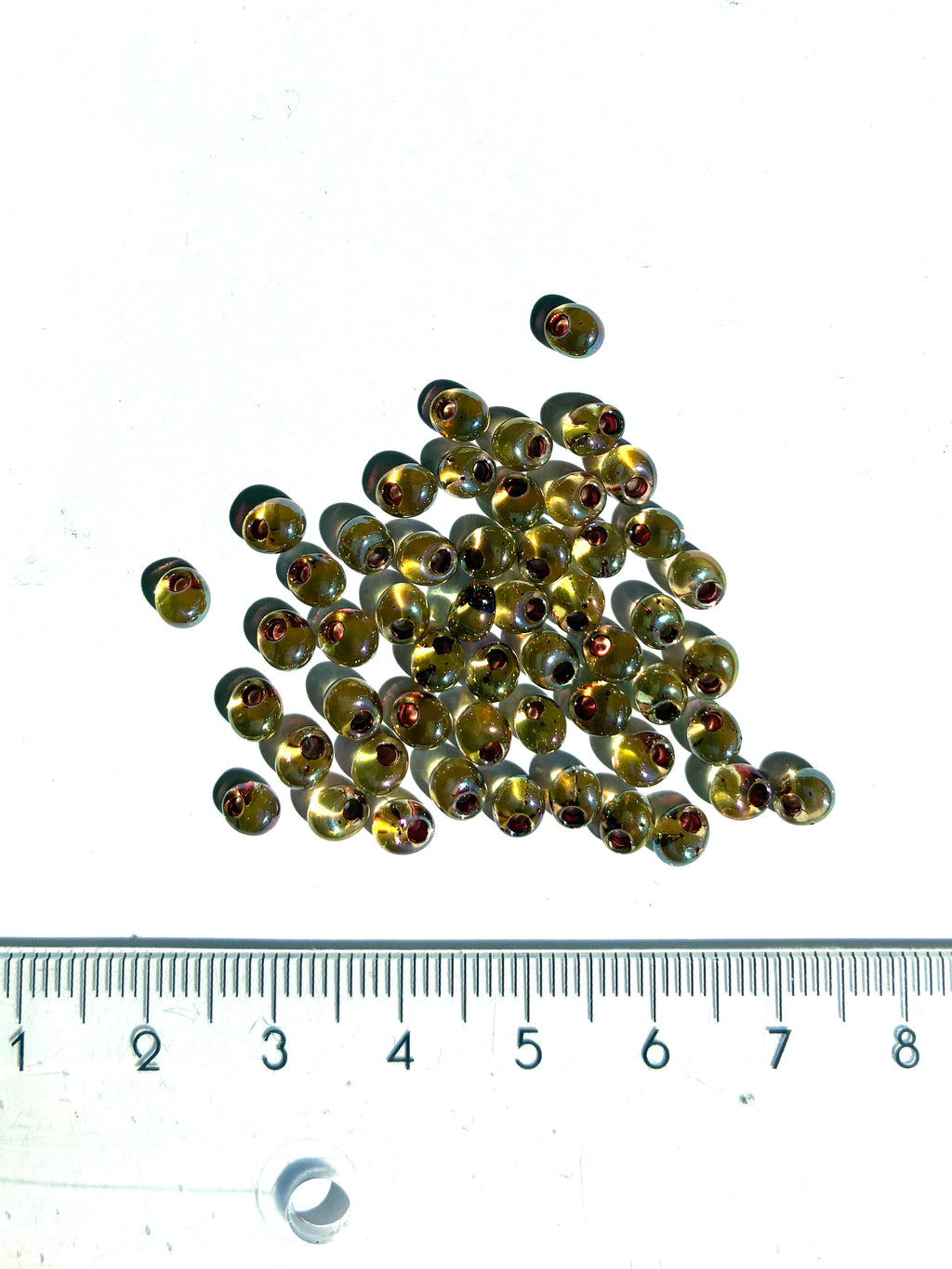BMM2161. Magatama glass beads 4mm.