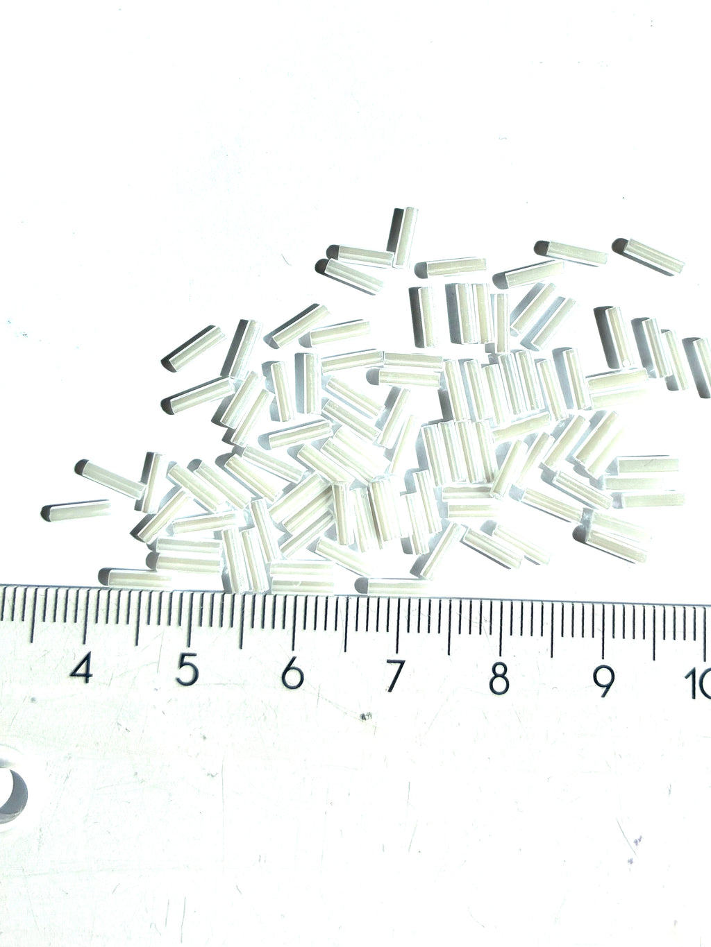 5281. Glass tube beads 6mm.