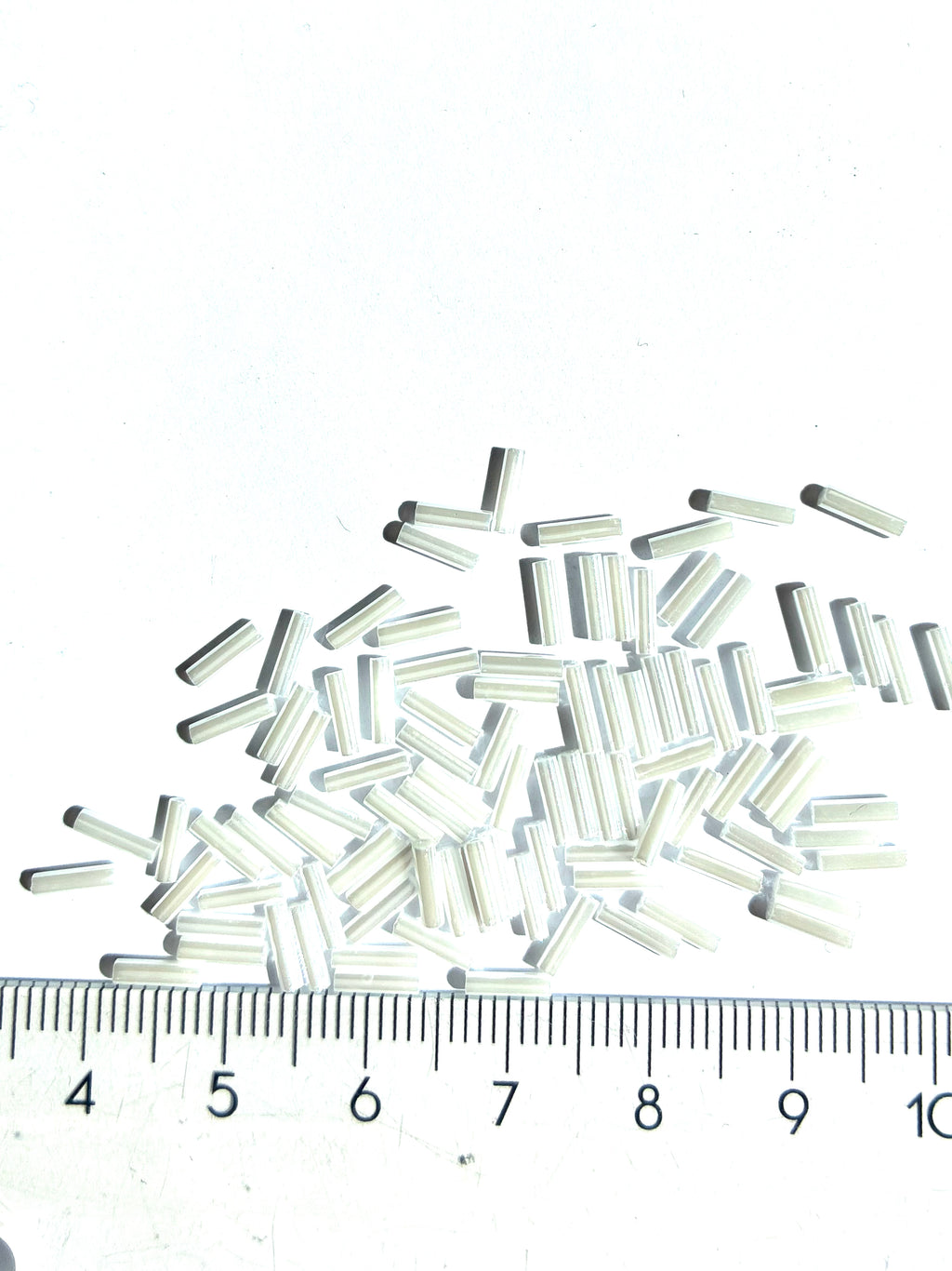 5281. Glass tube beads 6mm.
