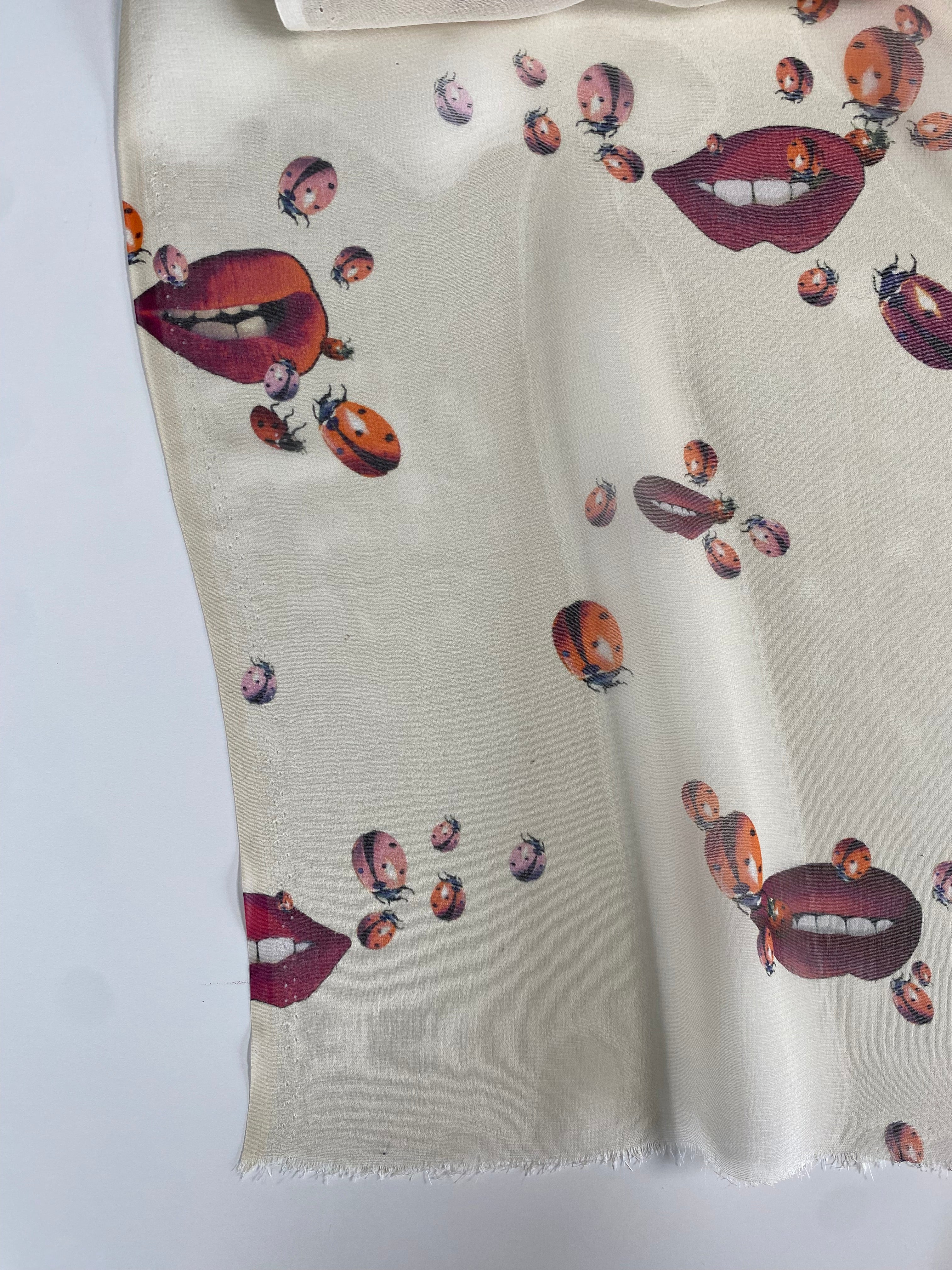 130S. Thin silk. 30g/m2.