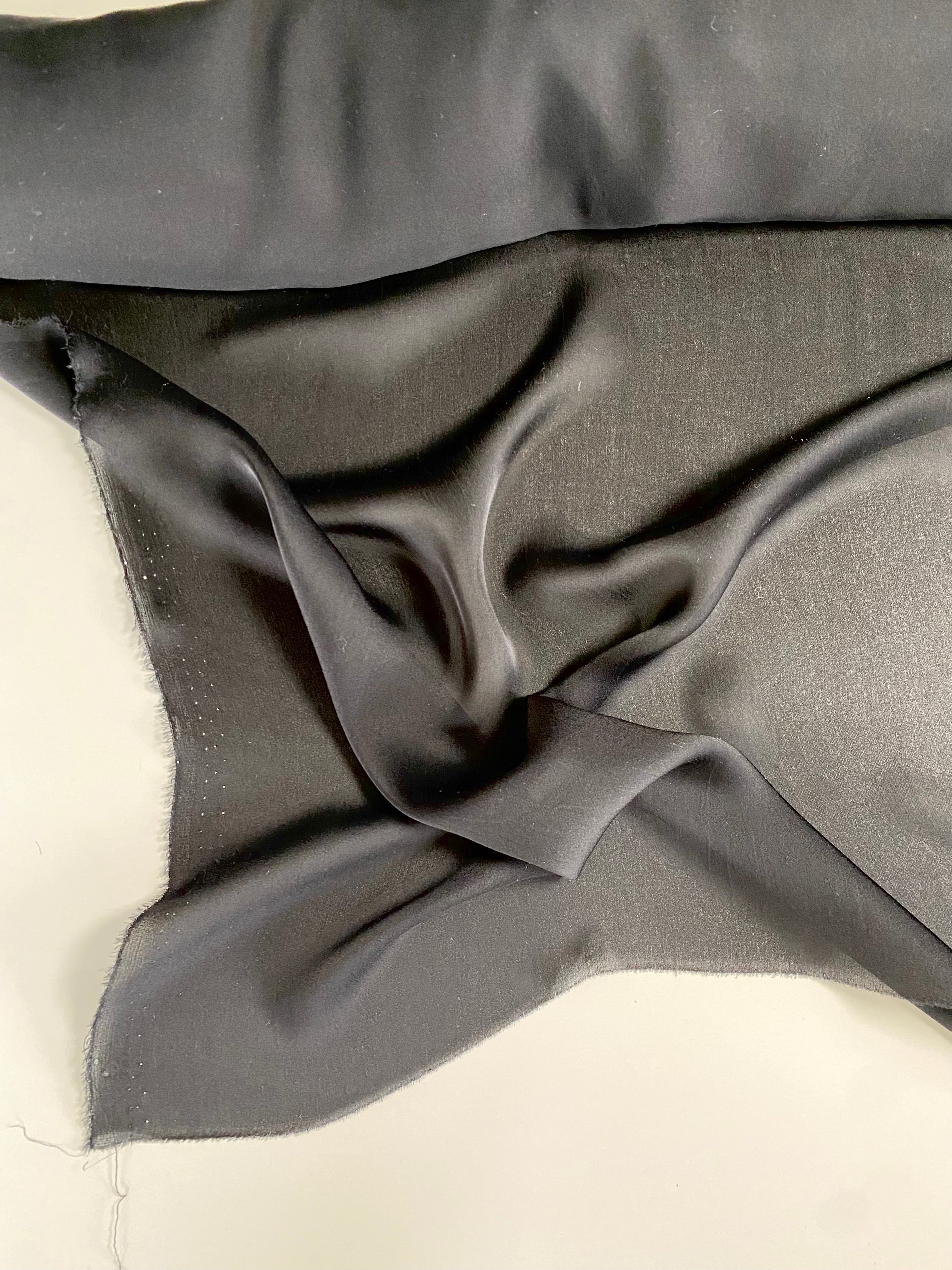 132S. Thin fluid silk. 60g/m2.