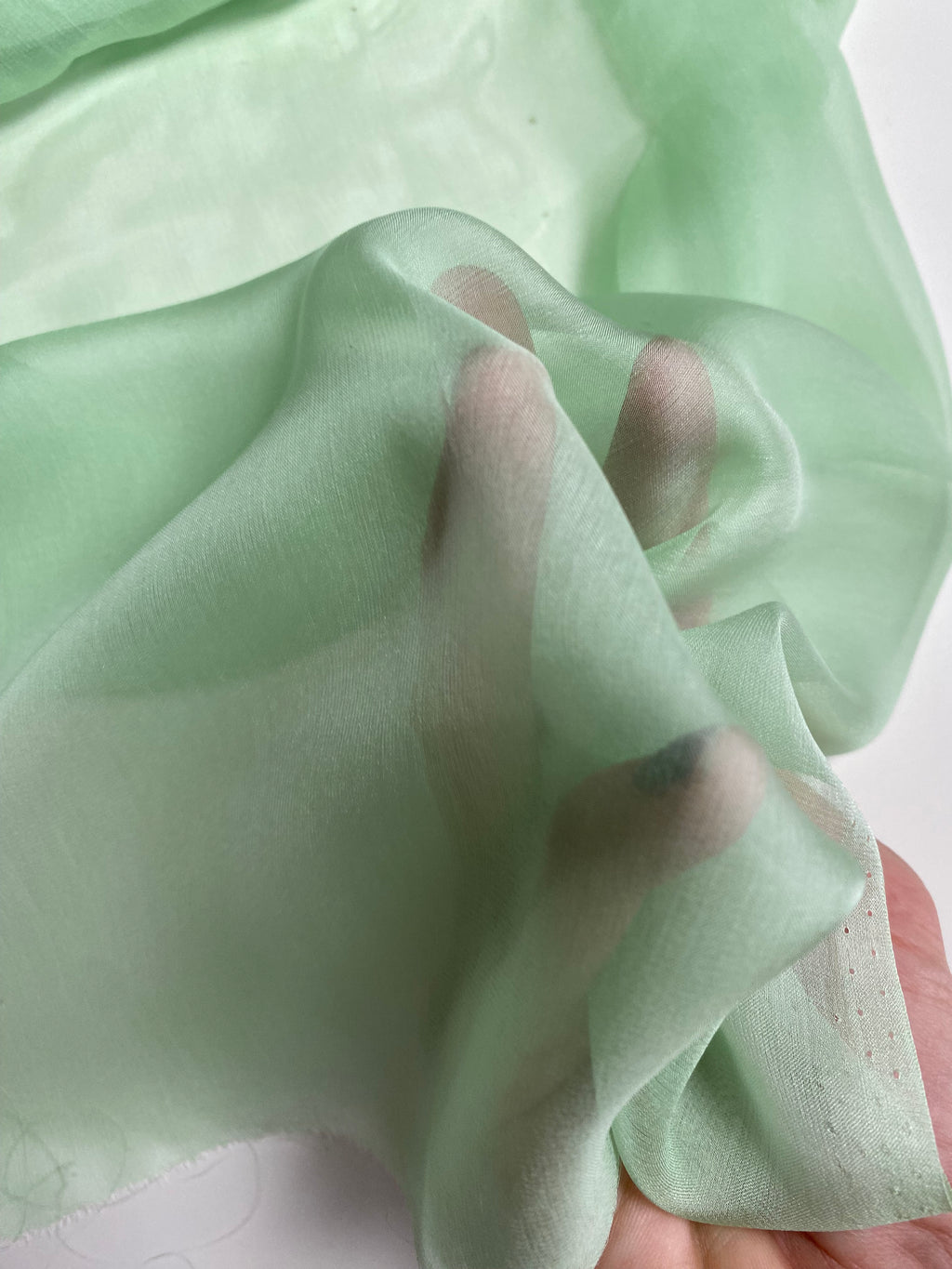150S. Silk chiffon. 25g/m2.