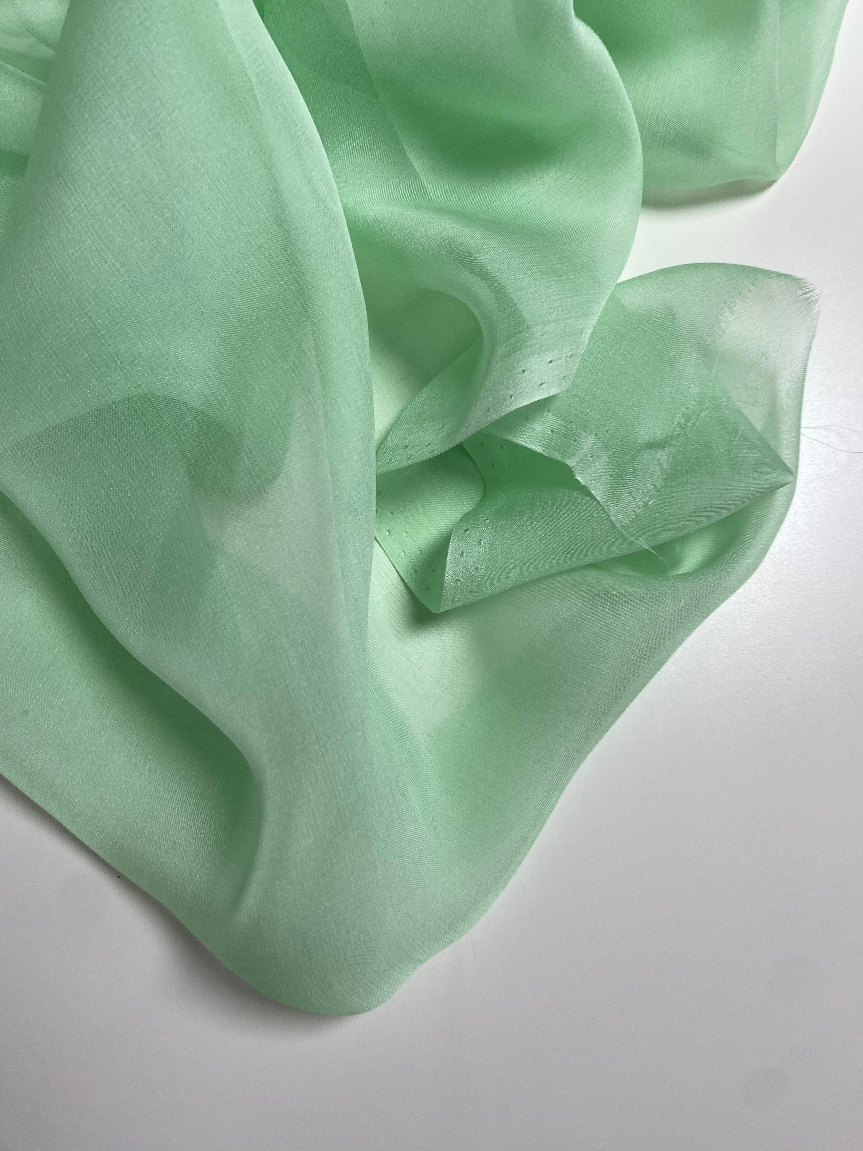 150S. Silk chiffon. 25g/m2.