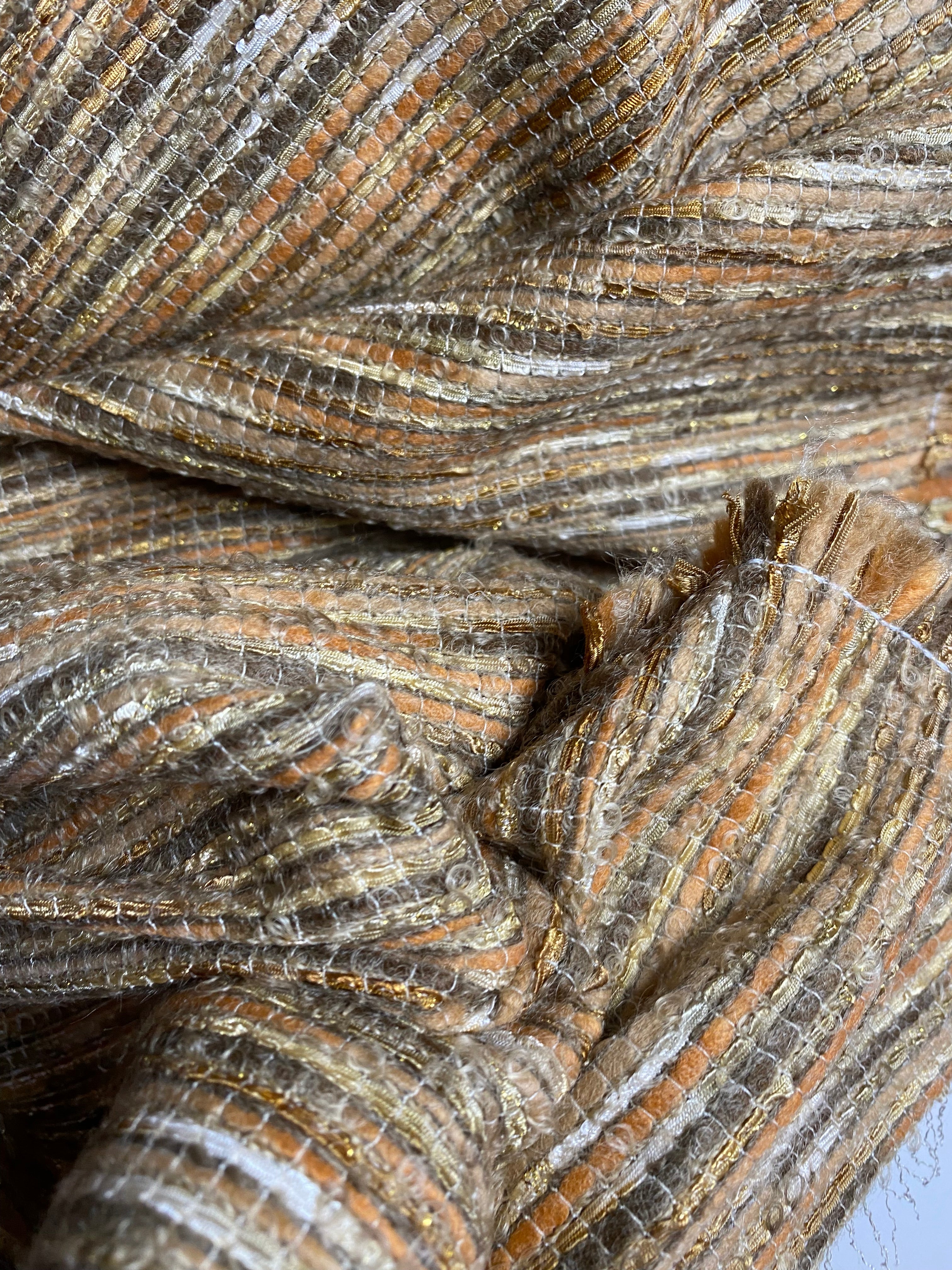 183MX. Structured tweed.. 1,60m und 2m coupons.