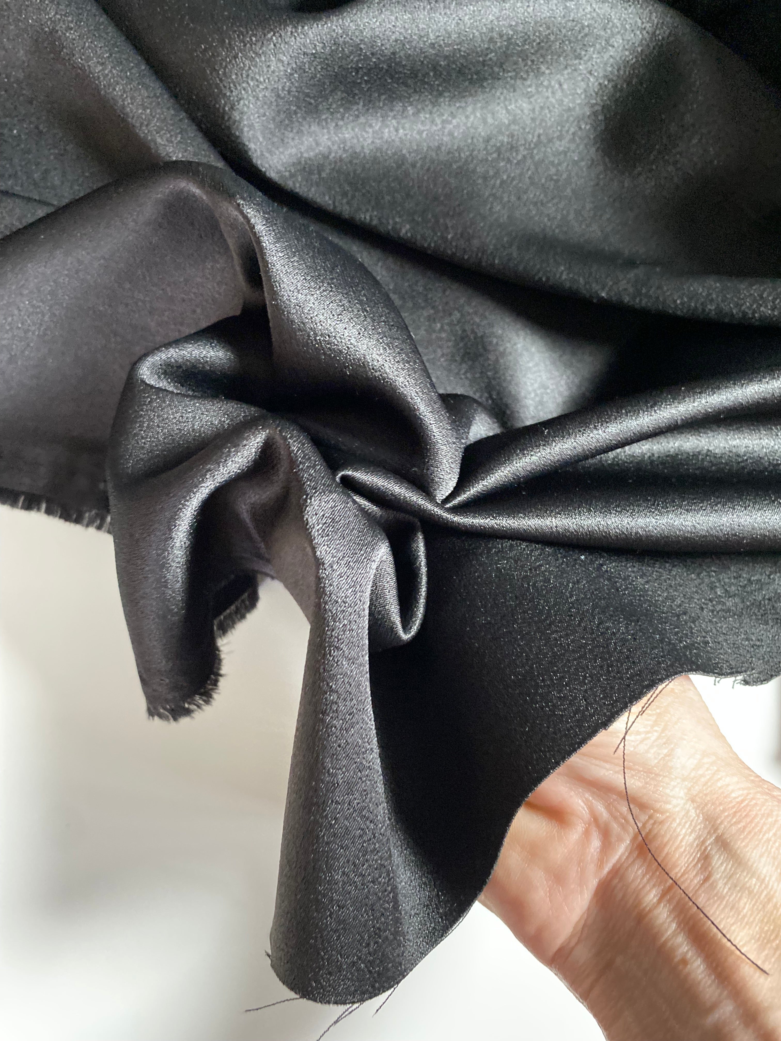 168VW. Satin. Viscose-wool. 190g/m2.