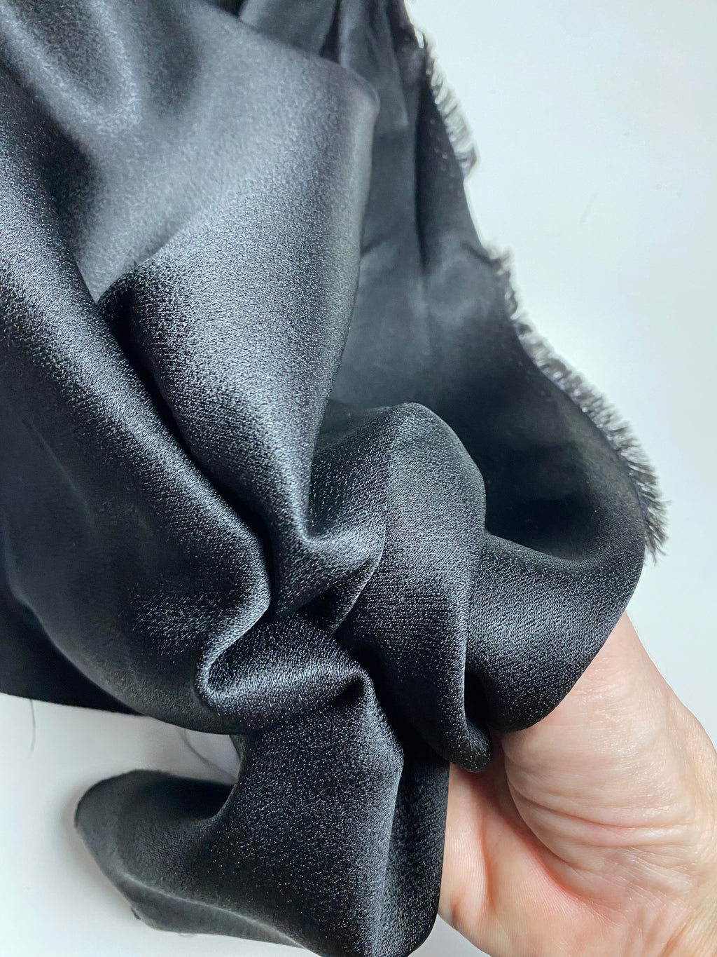 214VA. Crêpe-Satin. 220 g/m².