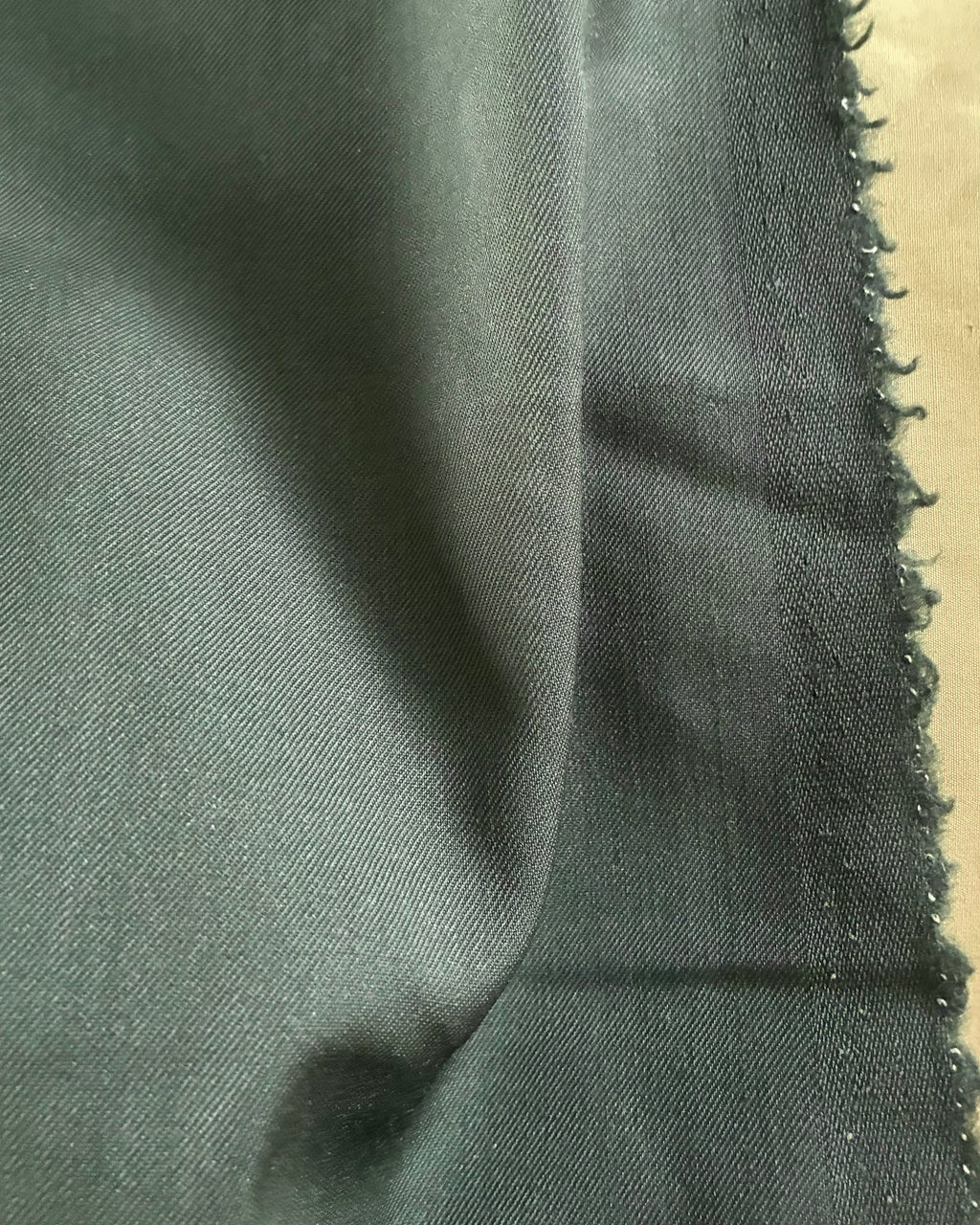 379VWCE. Leichte Wollmischung. Stretch. 215g/m2. 2.5m Coupon