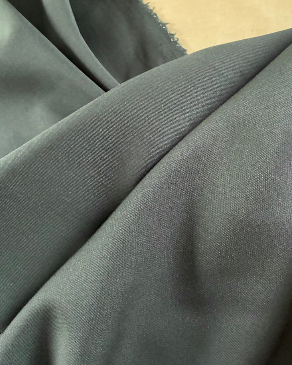 379VWCE. Leichte Wollmischung. Stretch. 215g/m2. 2.5m Coupon
