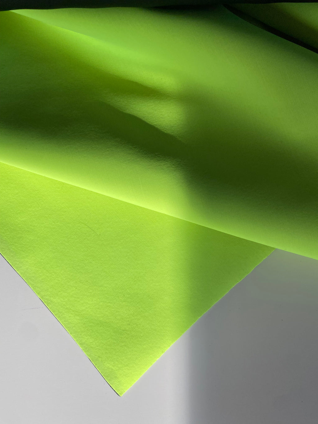 208P. Technischer doppellagiger Jersey-Stoff.
