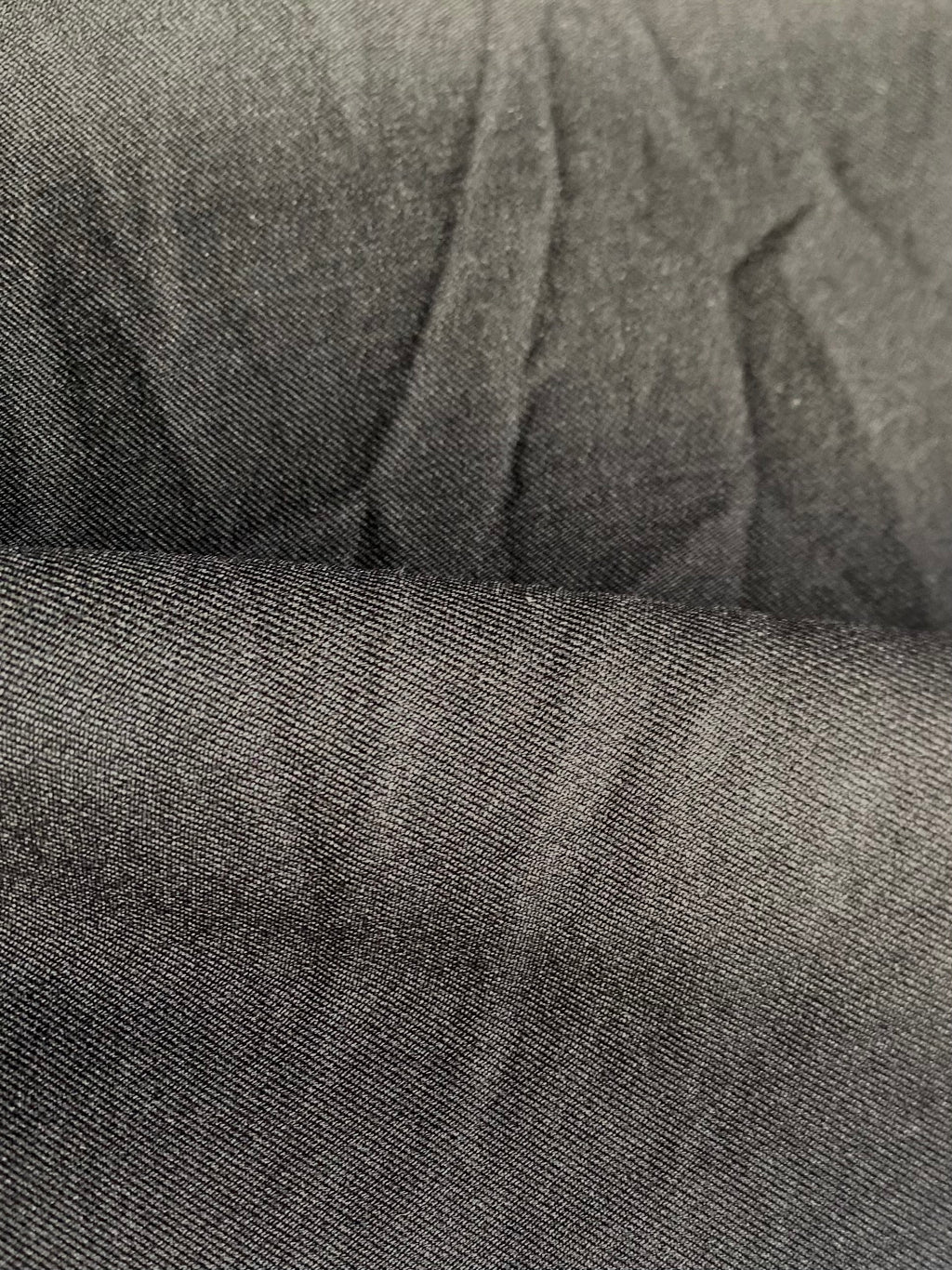 429P. Technical twill with creased effect. 280 g/m2.