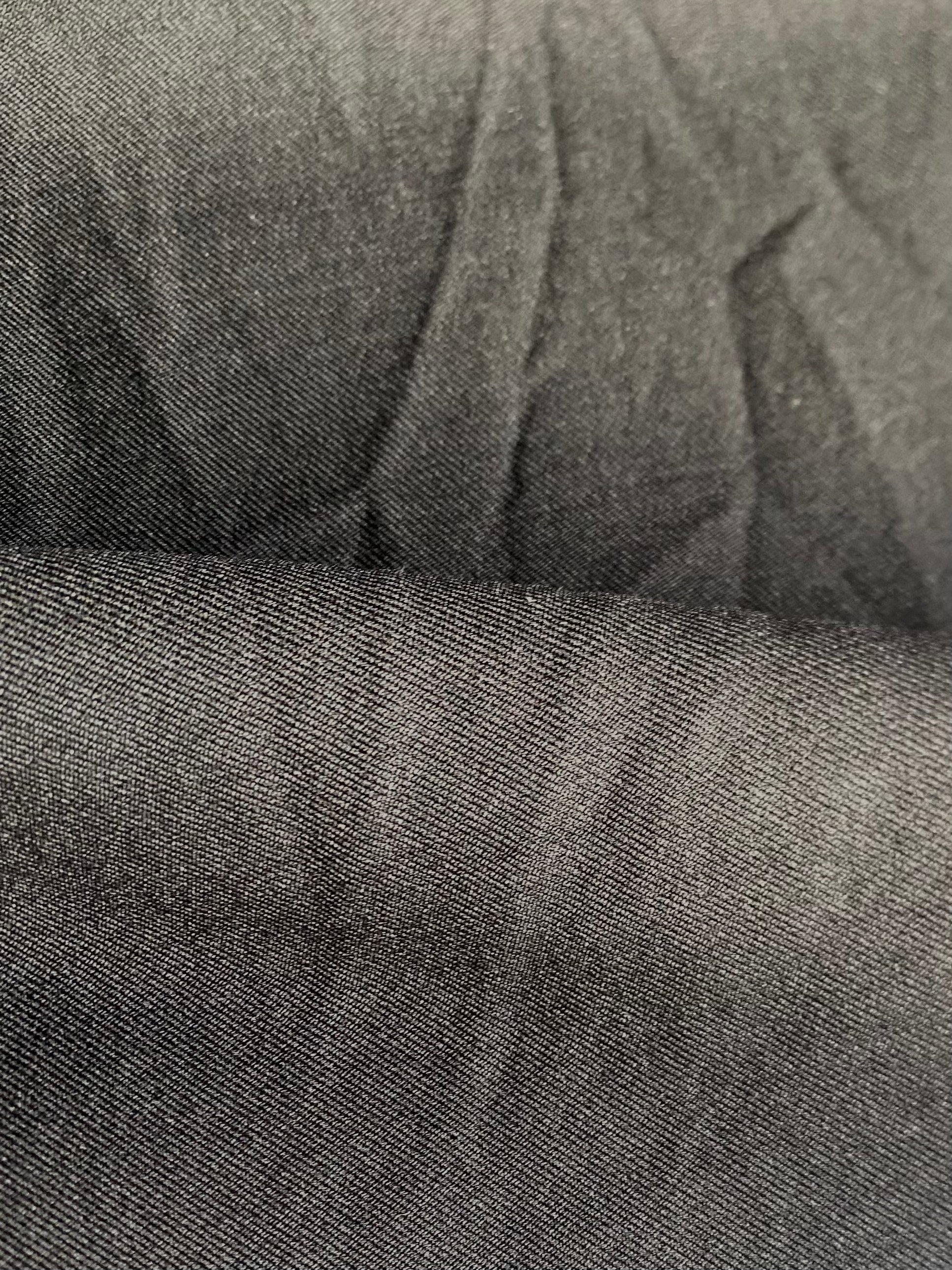429P. Technical twill with creased effect. 280 g/m2.