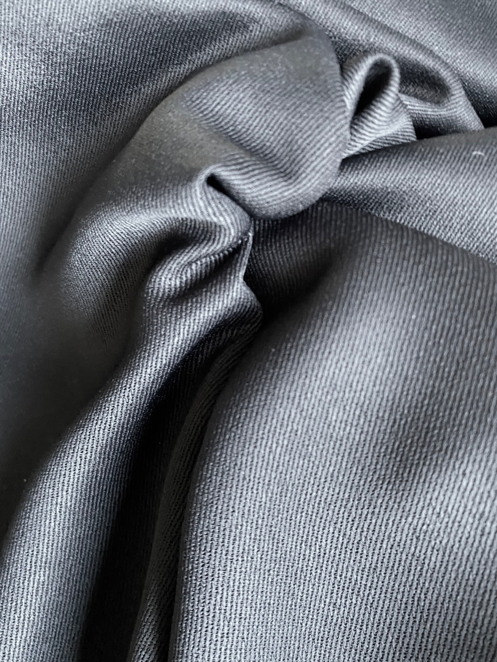 137V. Viscose twill. 250g/m2. 1m coupon