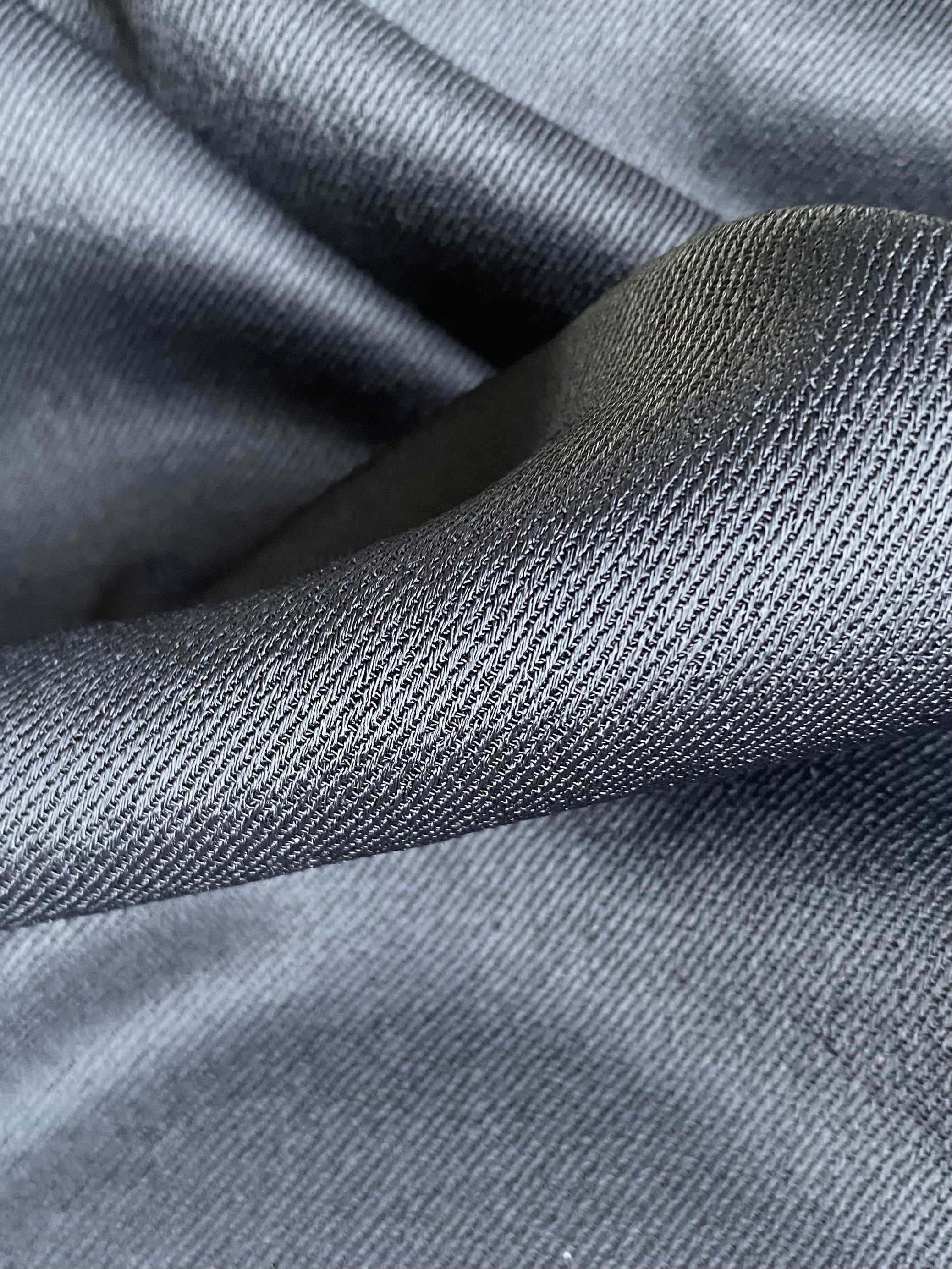 137V. Viscose twill. 250g/m2. 1m coupon