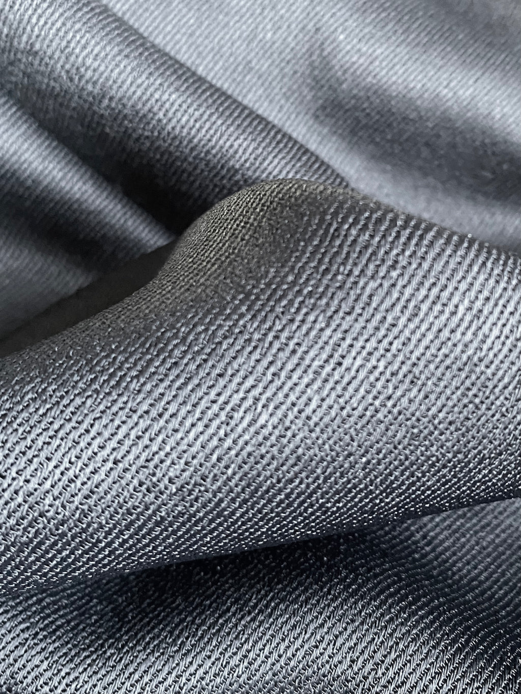 137V. Viscose twill. 250g/m2. 1m coupon