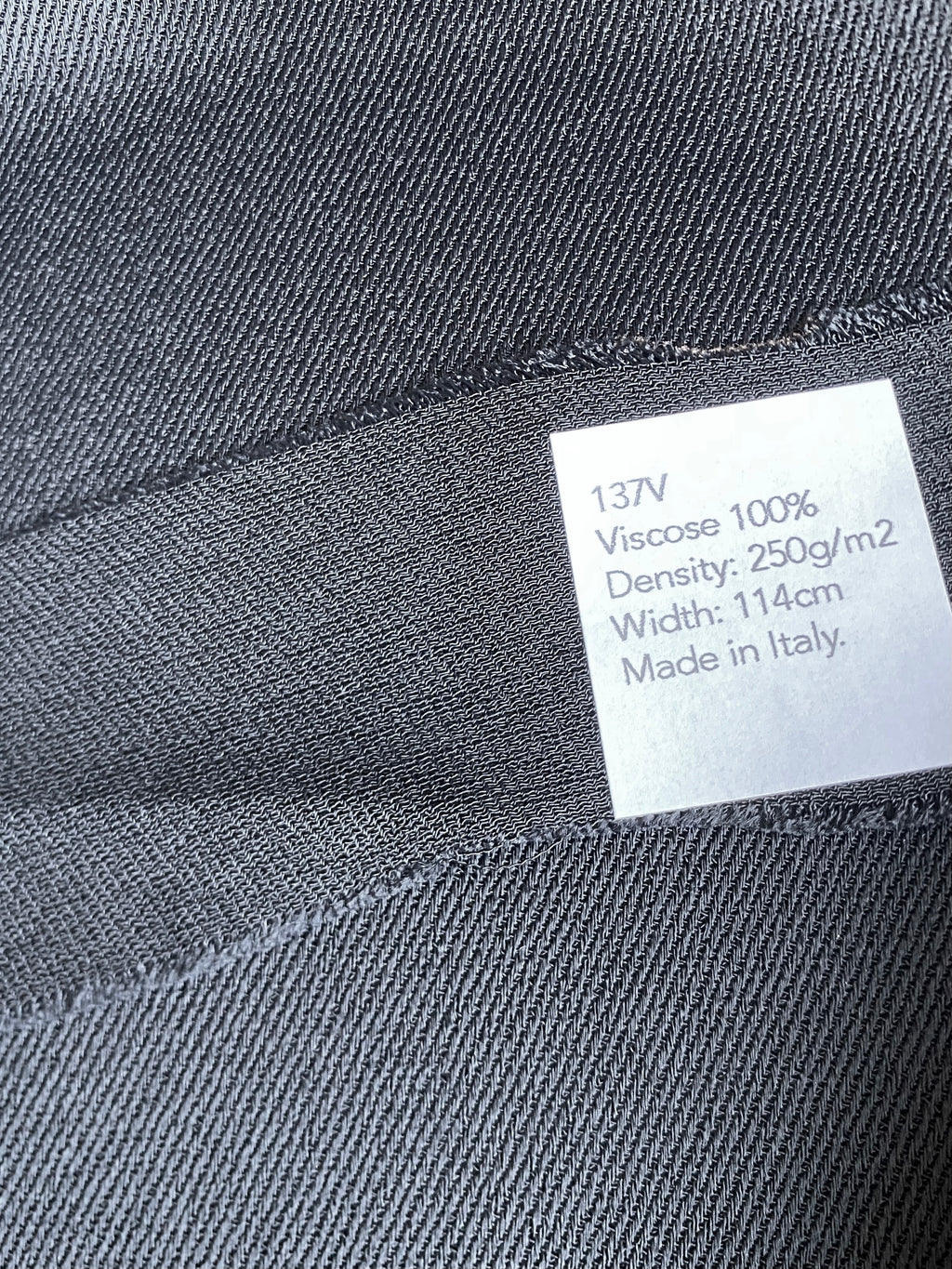 137V. Viscose twill. 250g/m2. 1m coupon