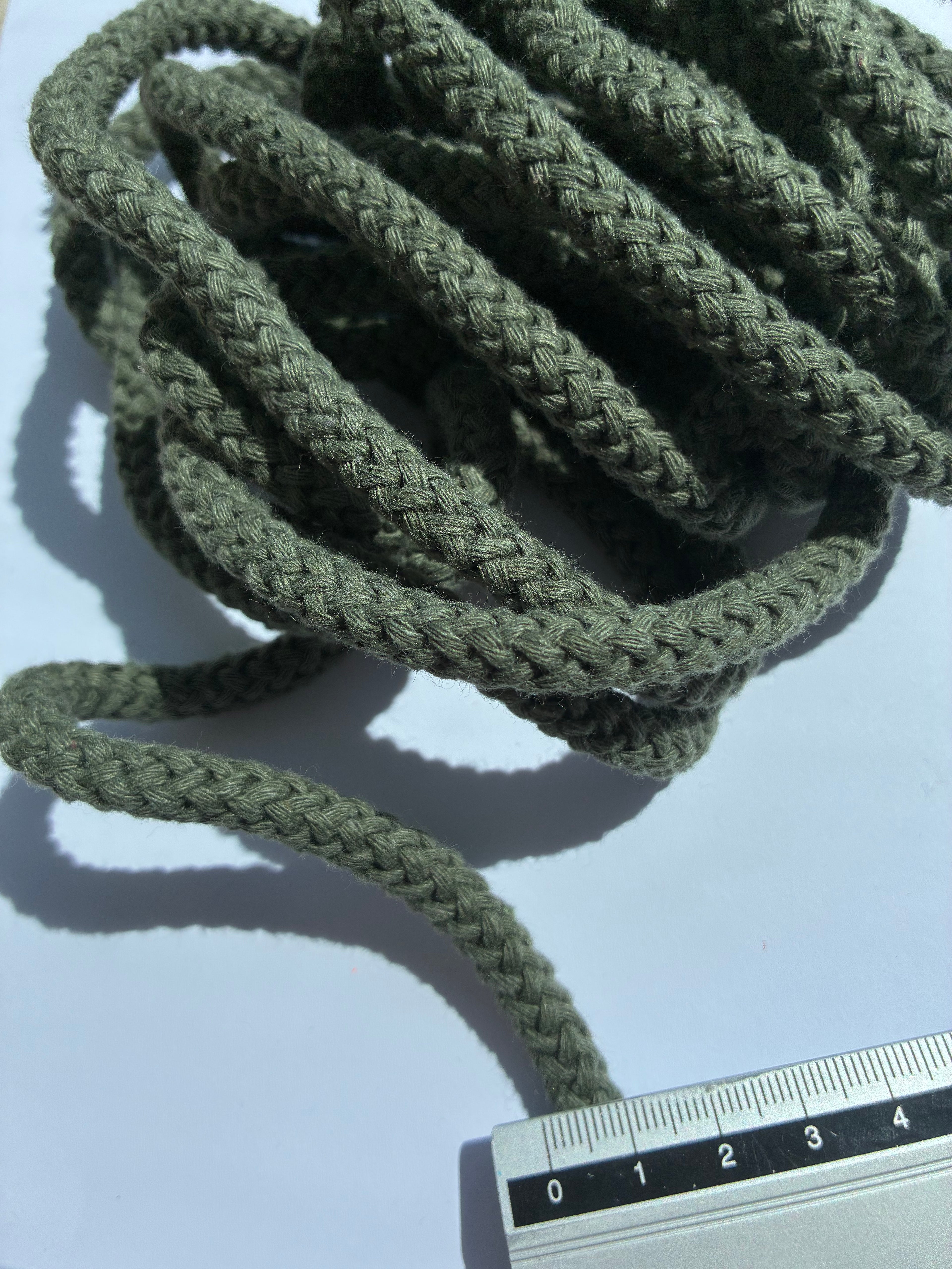 1024ACC.Weaved cord. 8mm. Khaki green.