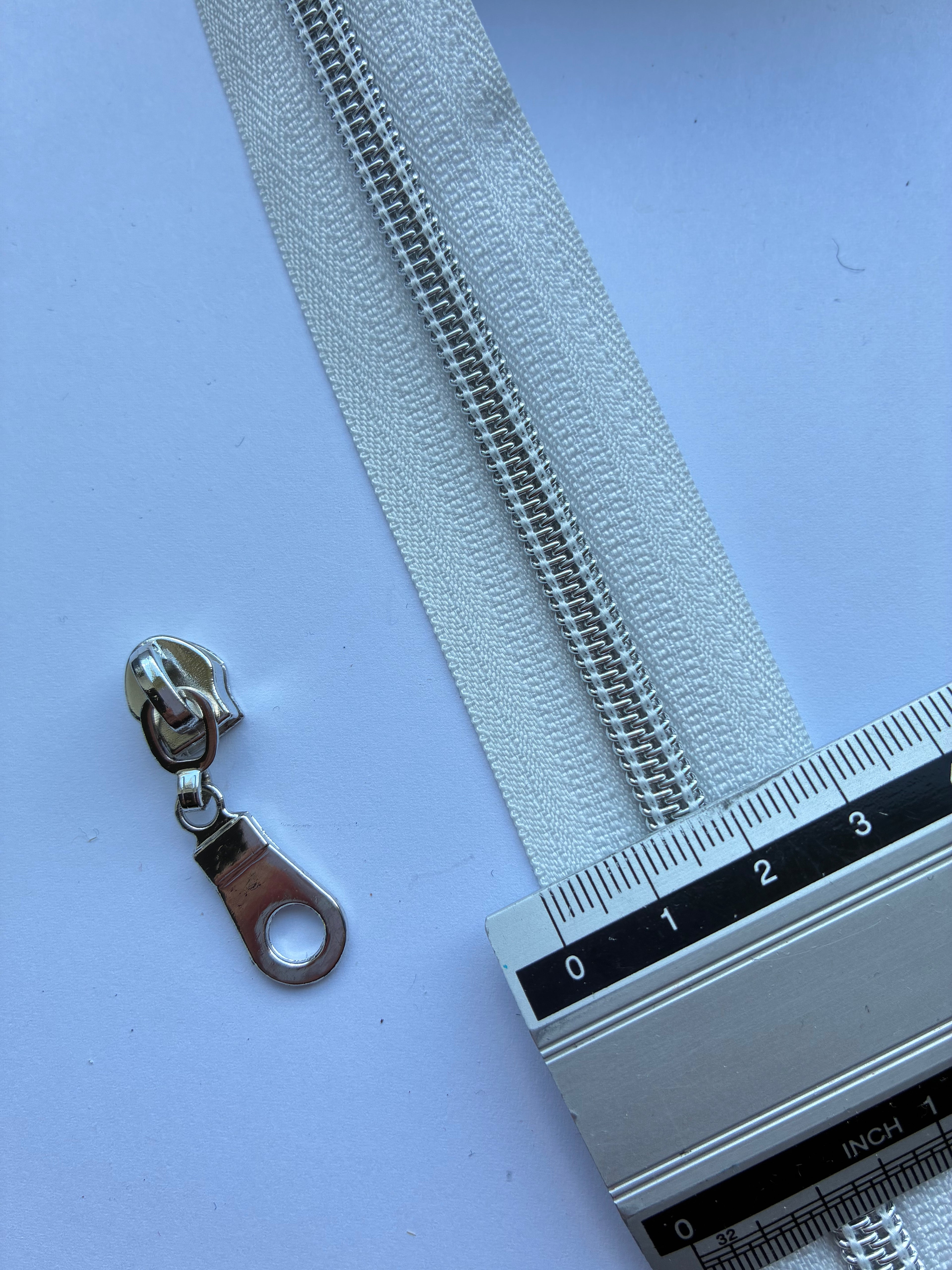 1100ACC. PL. Zipper closure tape.