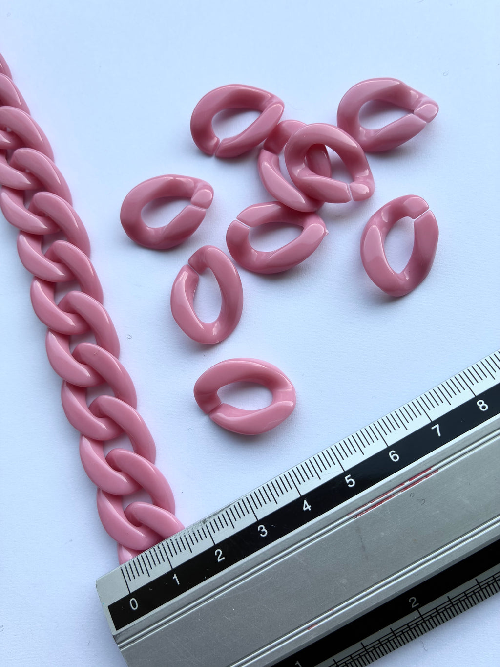 1109ACC. Decorative chain. 15mm. Pink gloss.
