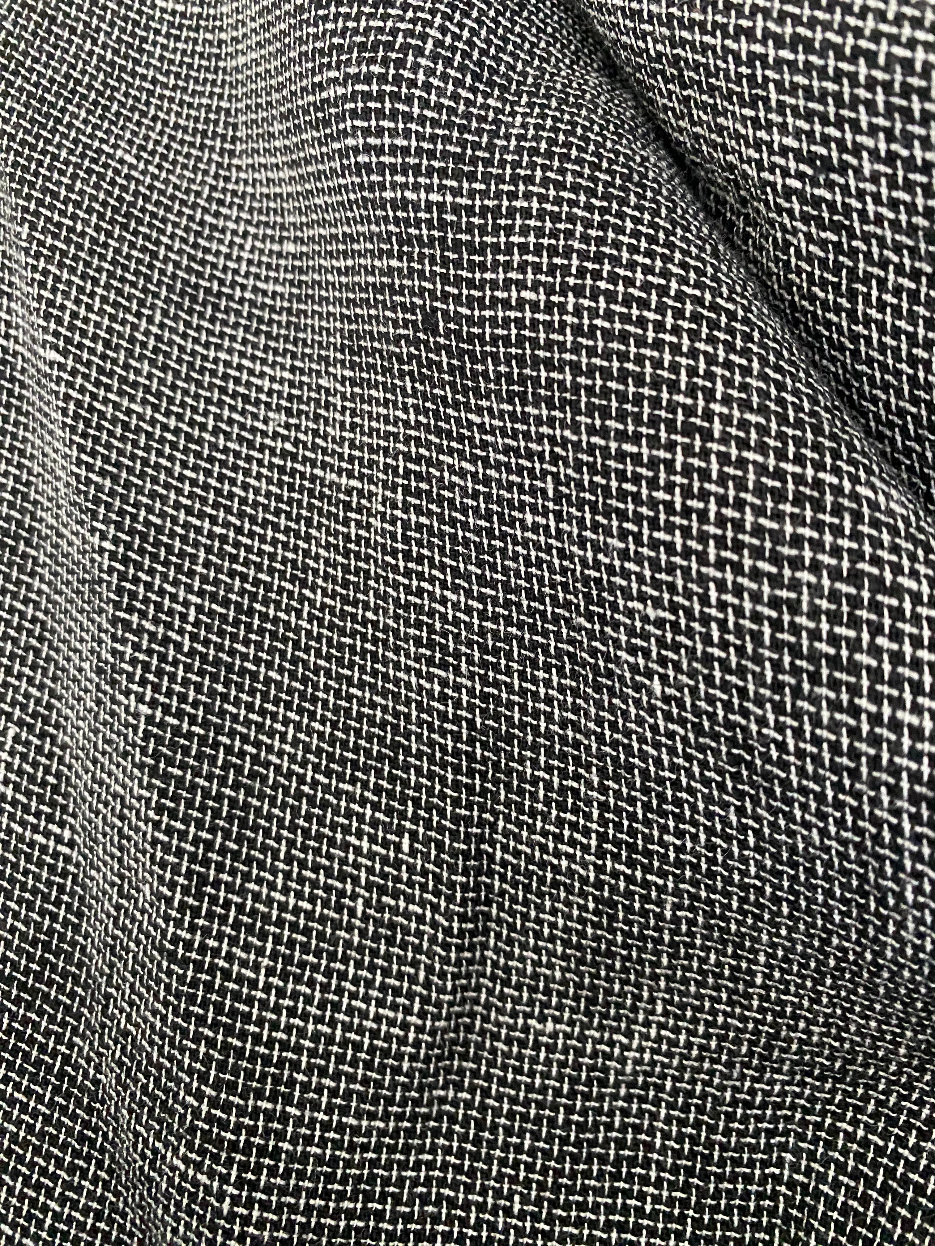281L. Linen tweed. 260g/m2. 2.2m coupon.