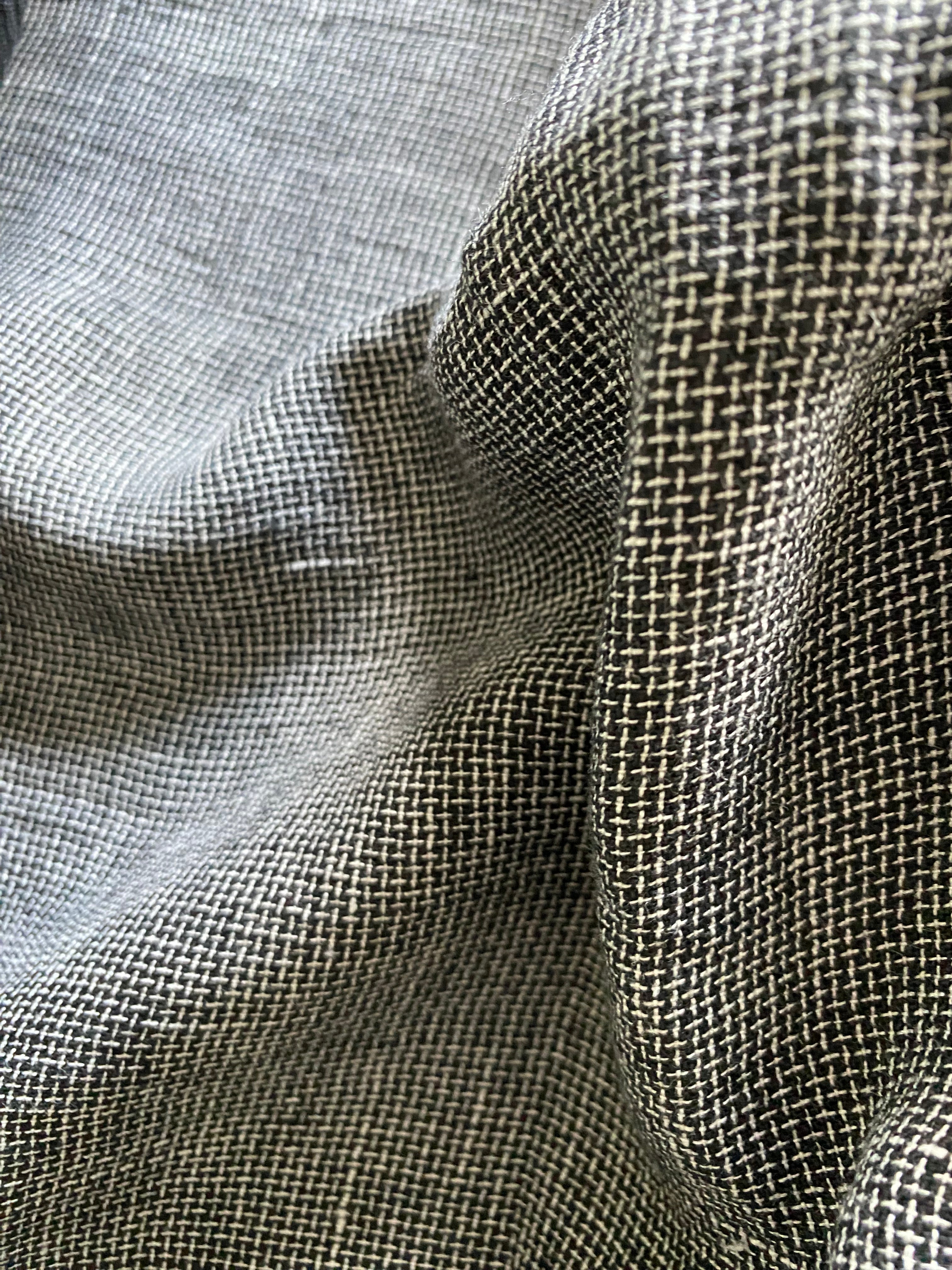 281L. Linen tweed. 260g/m2. 2.2m coupon.