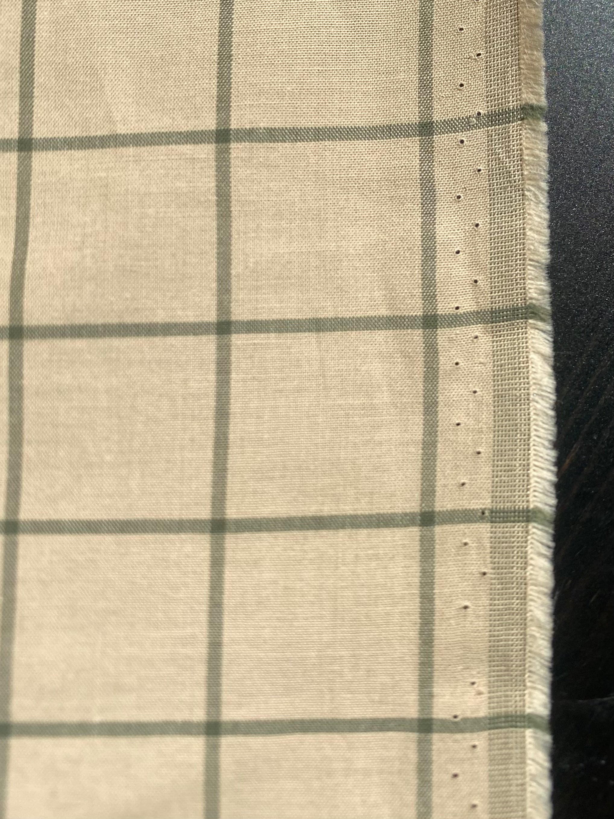 053C. Cotton. 130g/m2. 2.05m + 0.55m coupons.