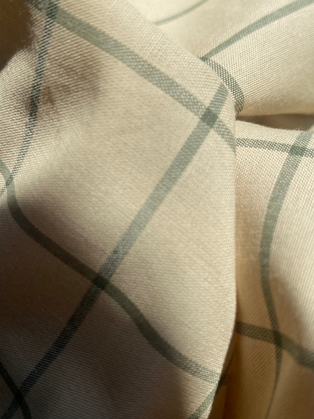 053C. Cotton. 130g/m2. 2.05m + 0.55m coupons.