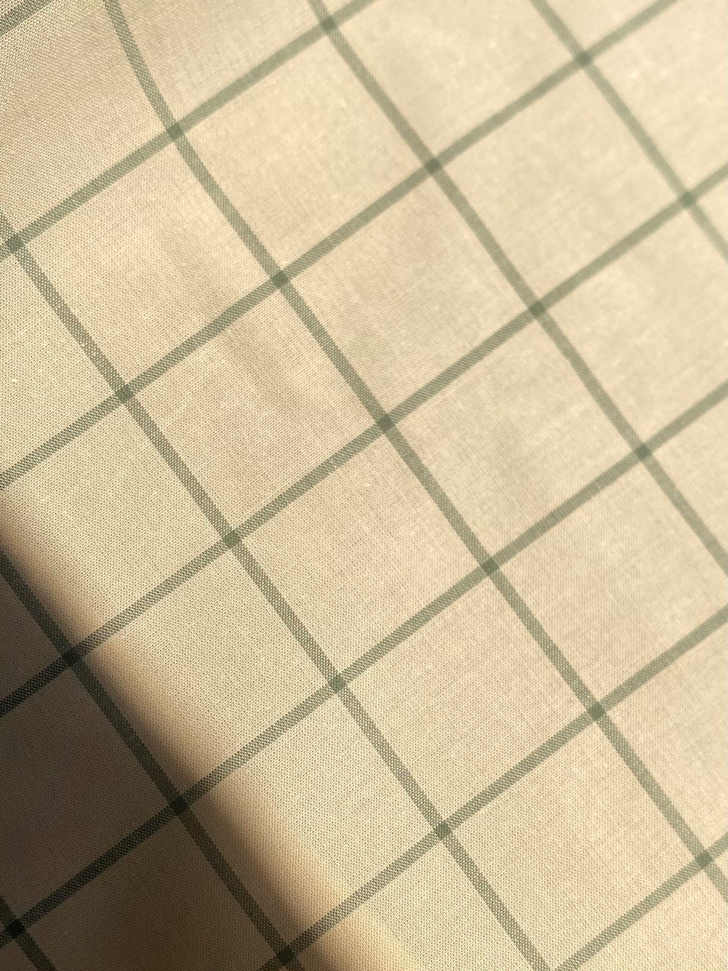 053C. Cotton. 130g/m2. 2.05m + 0.55m coupons.