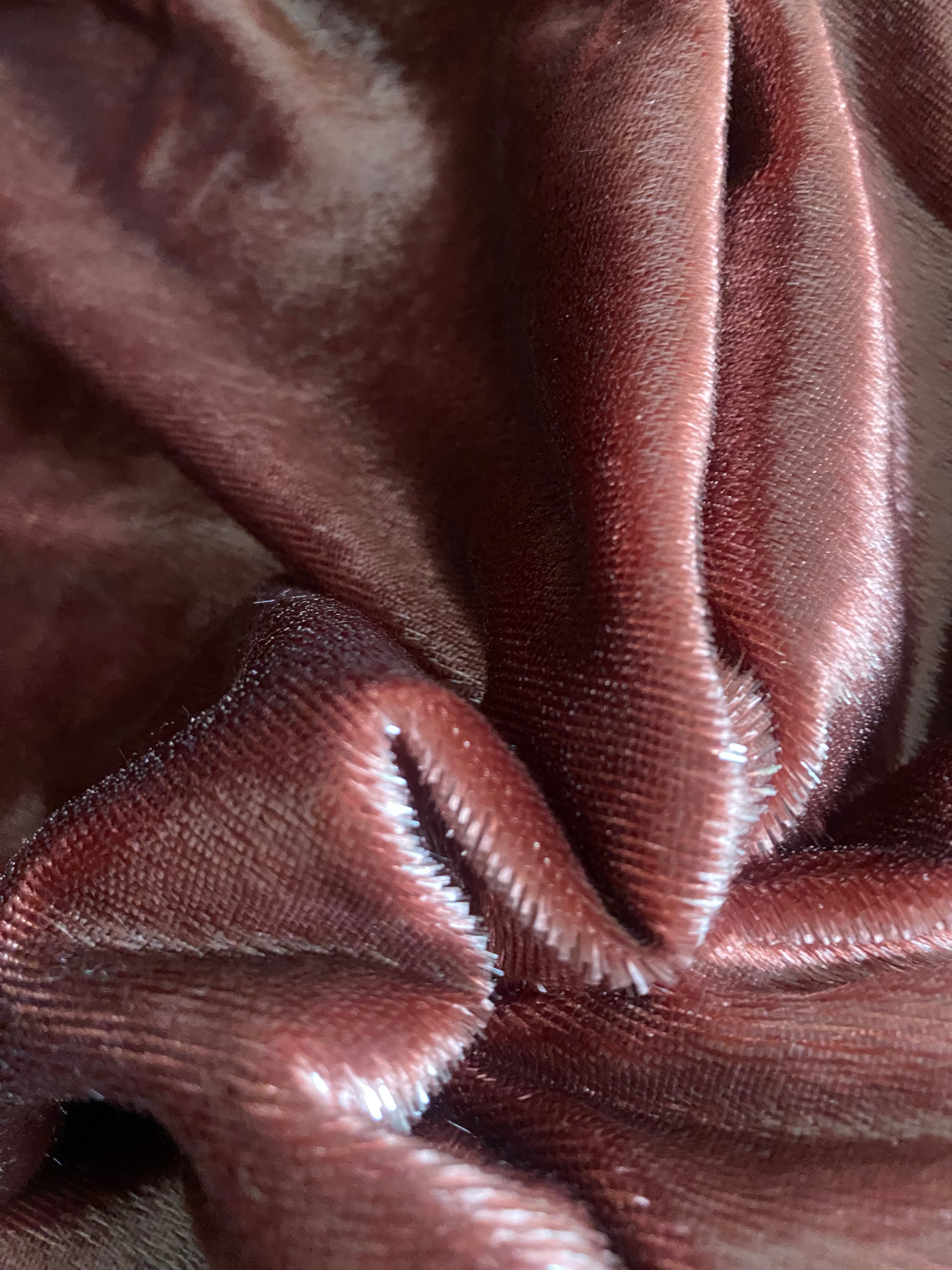 356PM. Velvet with metallic shine. 255g/m2.