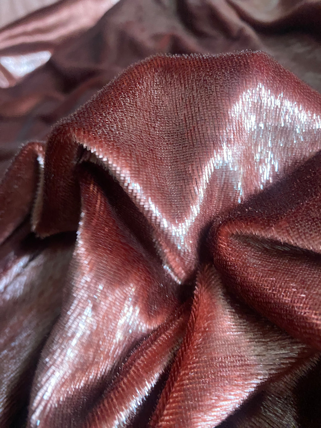 356PM. Velvet with metallic shine. 255g/m2.