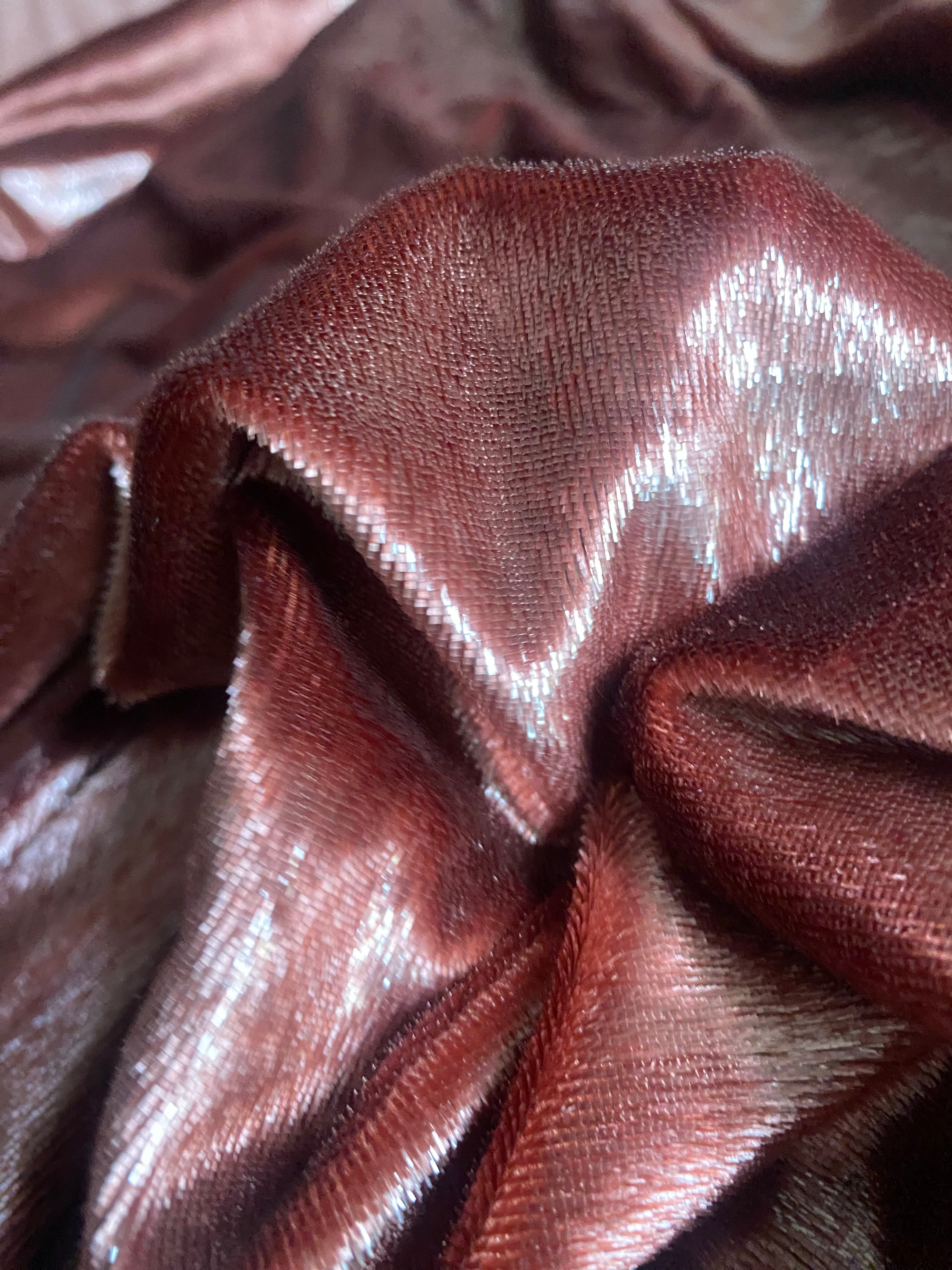 356PM. Velvet with metallic shine. 255g/m2.