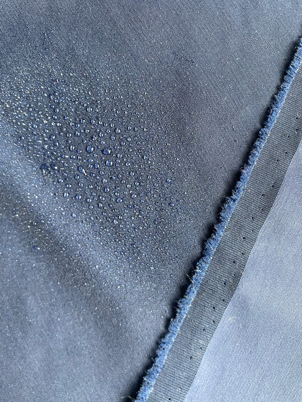 118CLP. Water repellent cotton blend. 155g/m2.