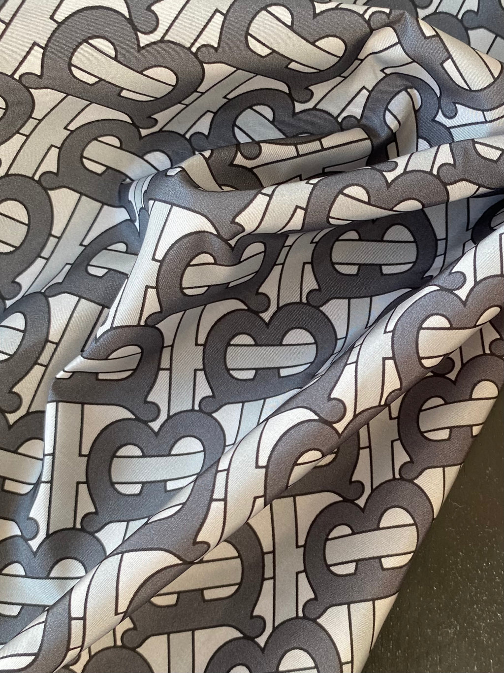 485P. Logo print nylon. 75g/m2. 1.4m and 1.2m coupons.