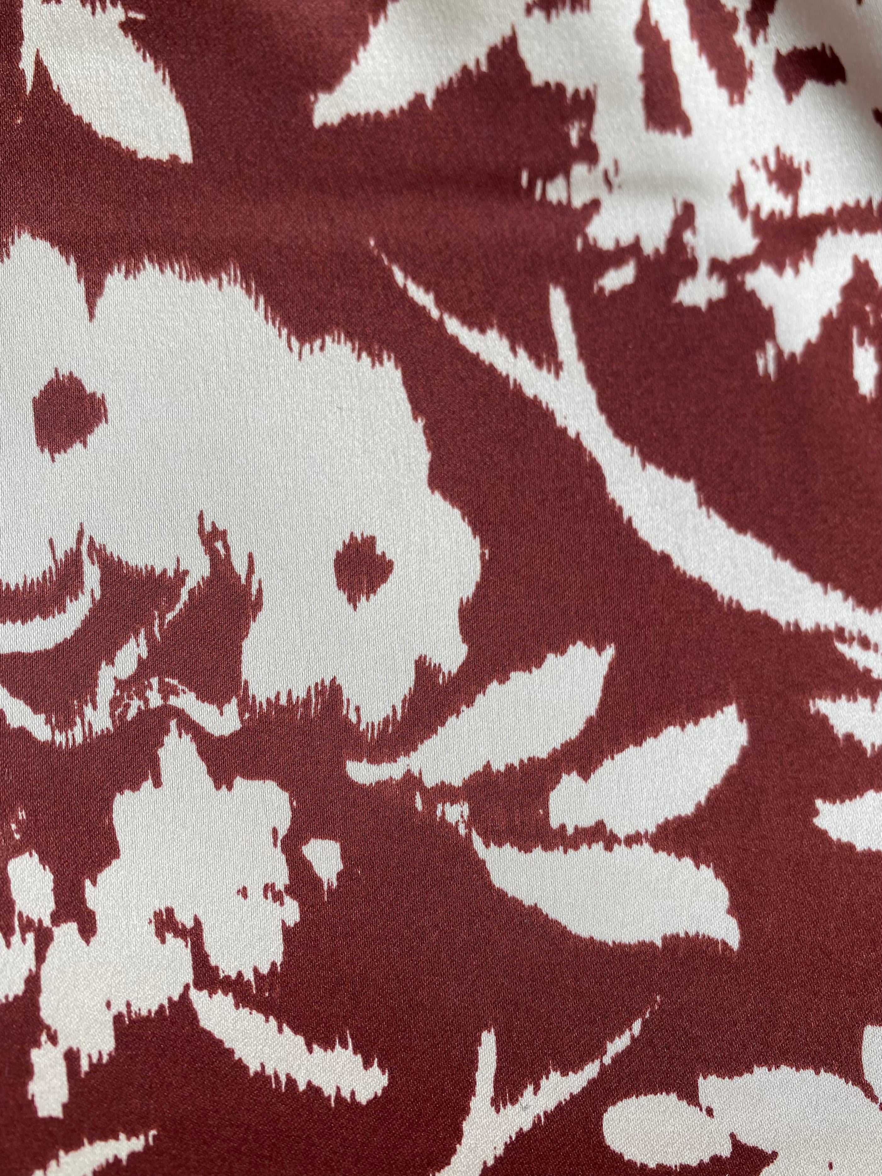 147VP. Satin with floral pattern. 140g/m2.