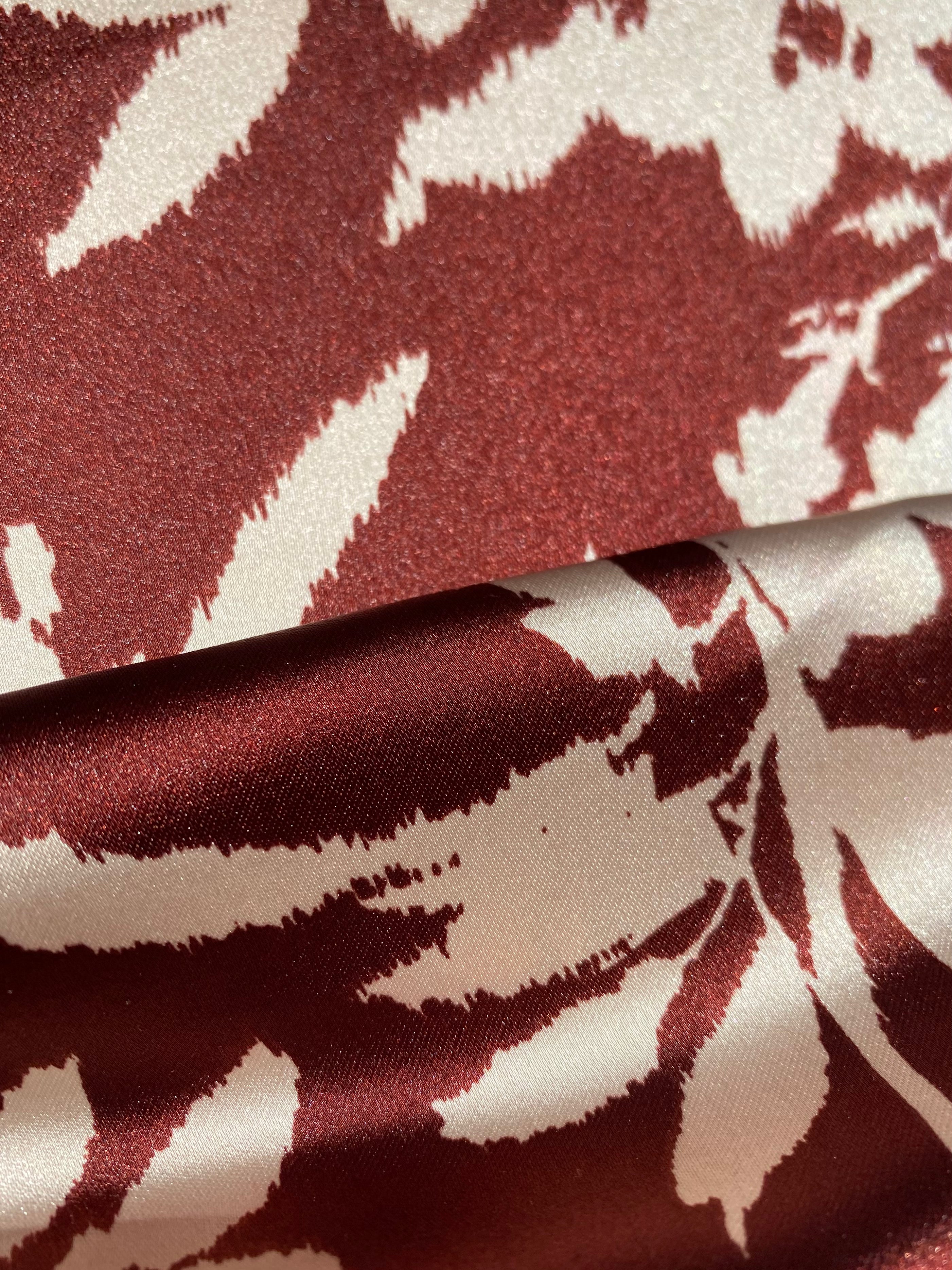147VP. Satin with floral pattern. 140g/m2.