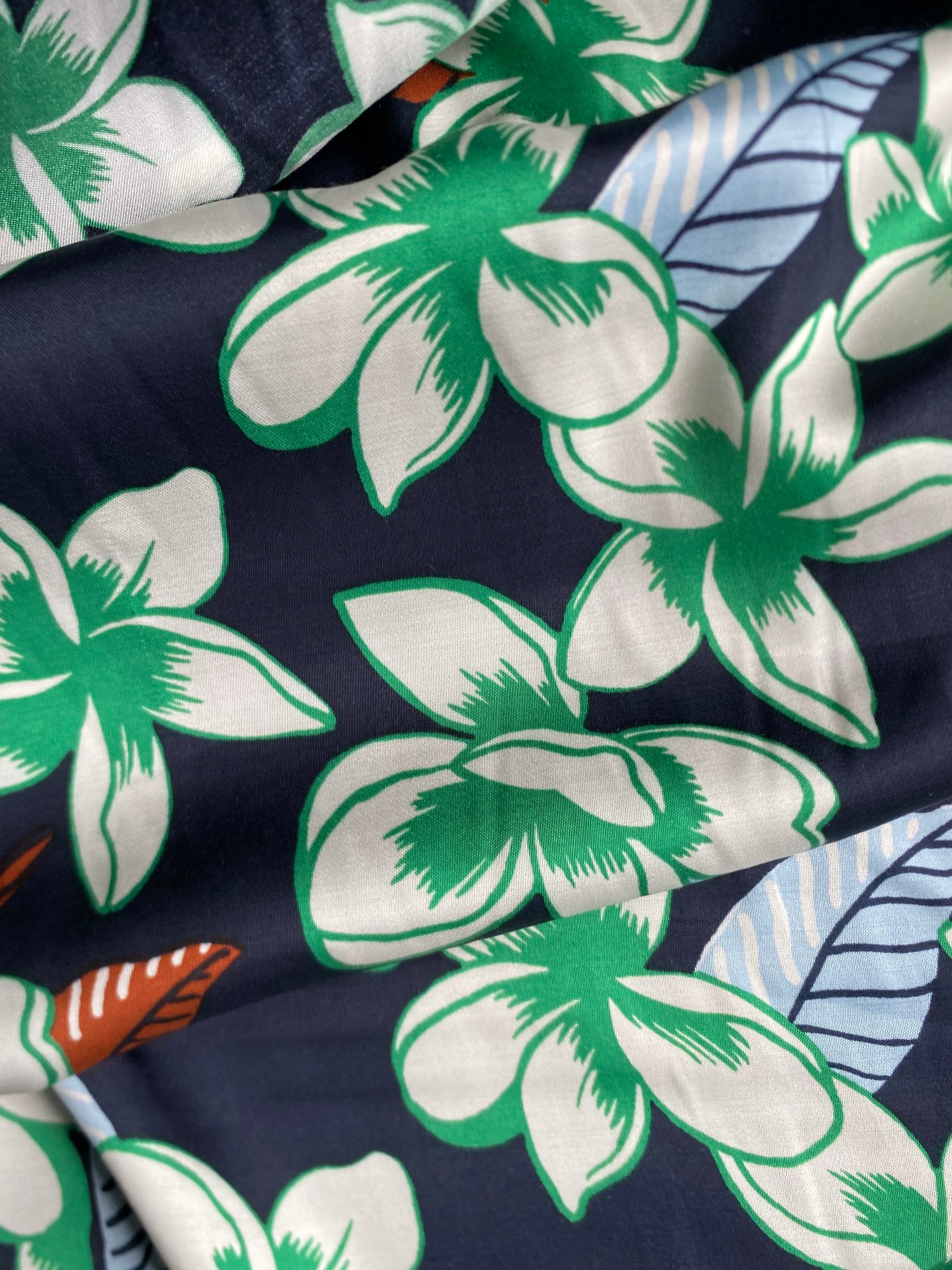 182V. Viscose satin. 105g/m2.
