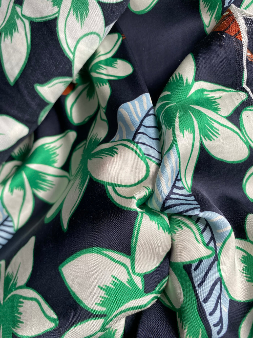 182V. Viscose satin. 105g/m2.