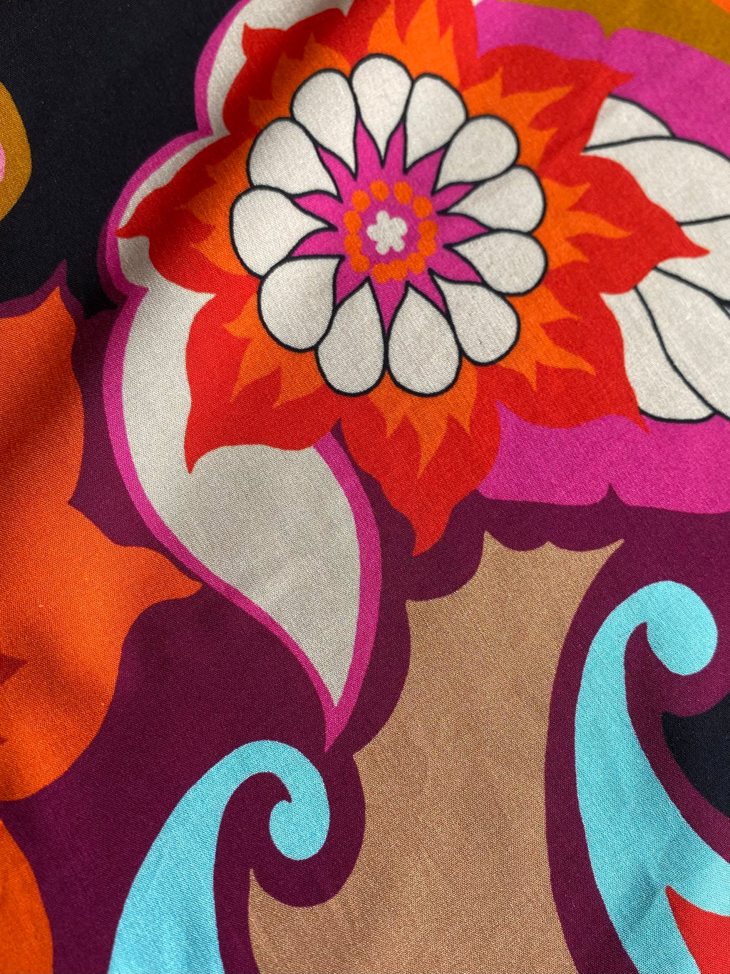 163V. Viscose. 120g/m2.